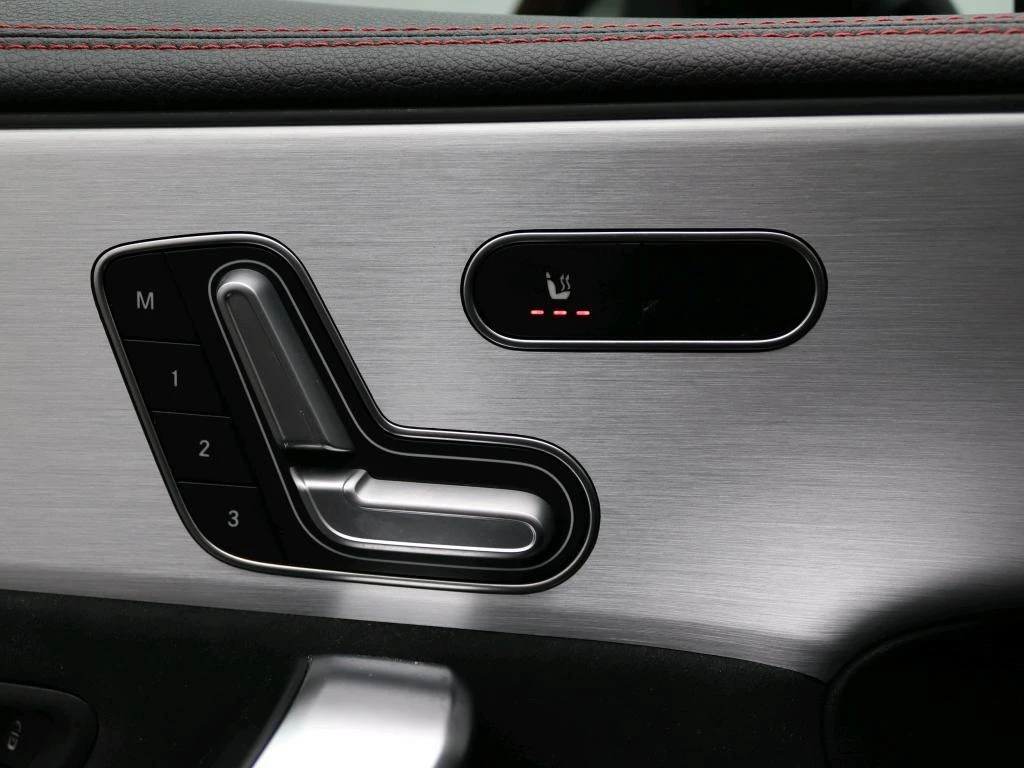 Mercedes-Benz CLA 180 Business Solution AMG