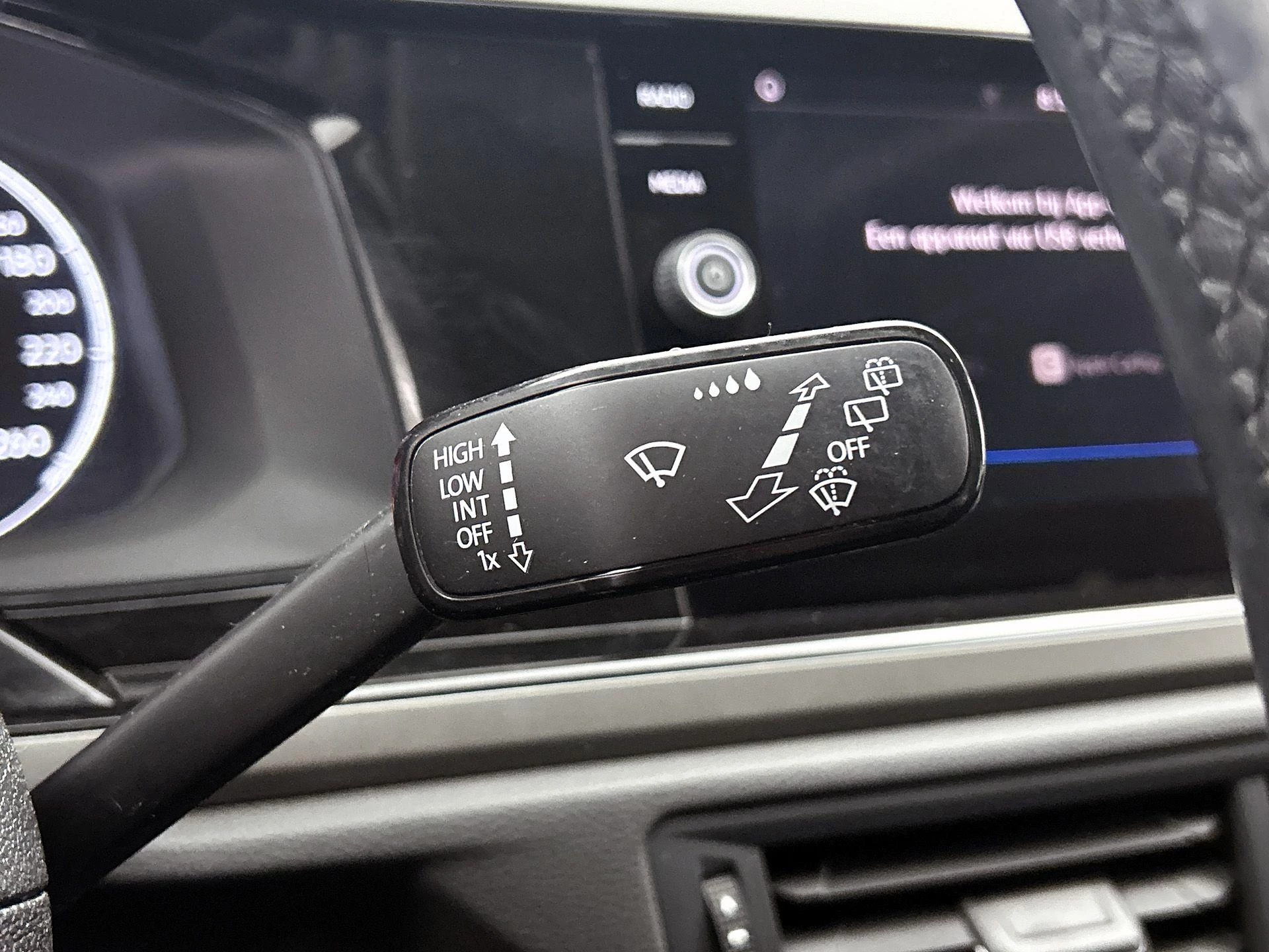 Volkswagen-Polo-image-10