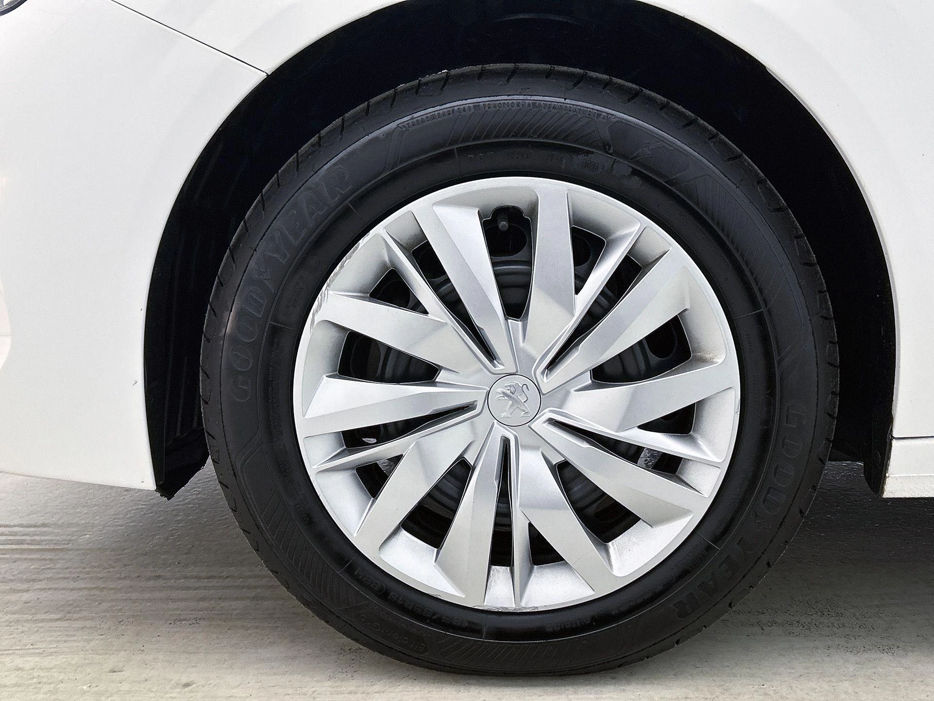 Peugeot-208-image-28