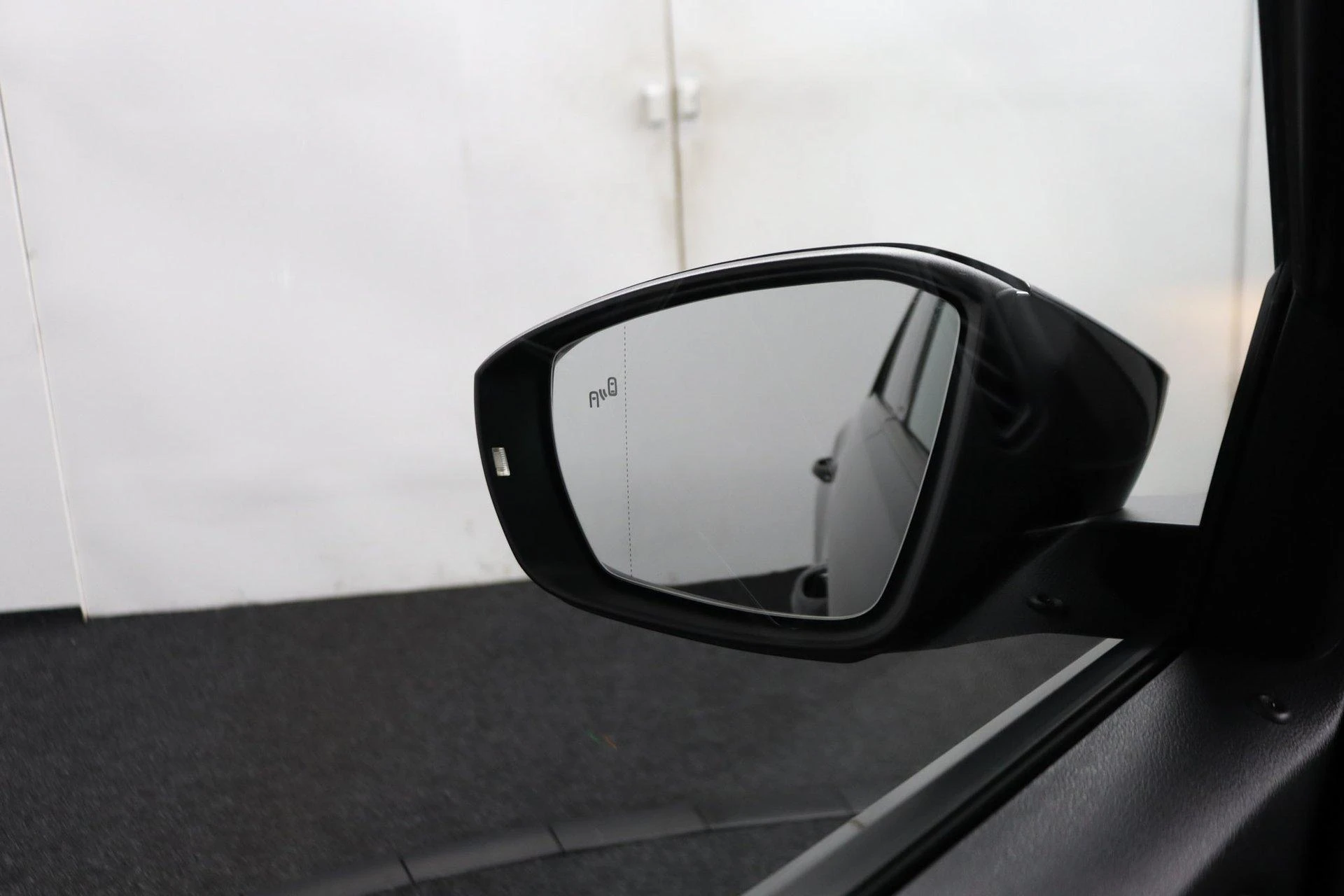 Volkswagen-T-Roc-image-53