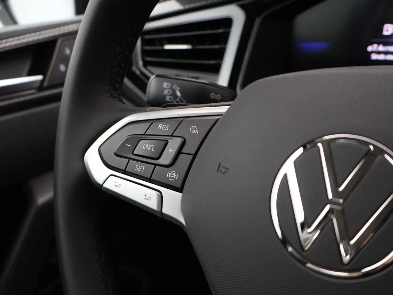 Volkswagen-Polo-image-12