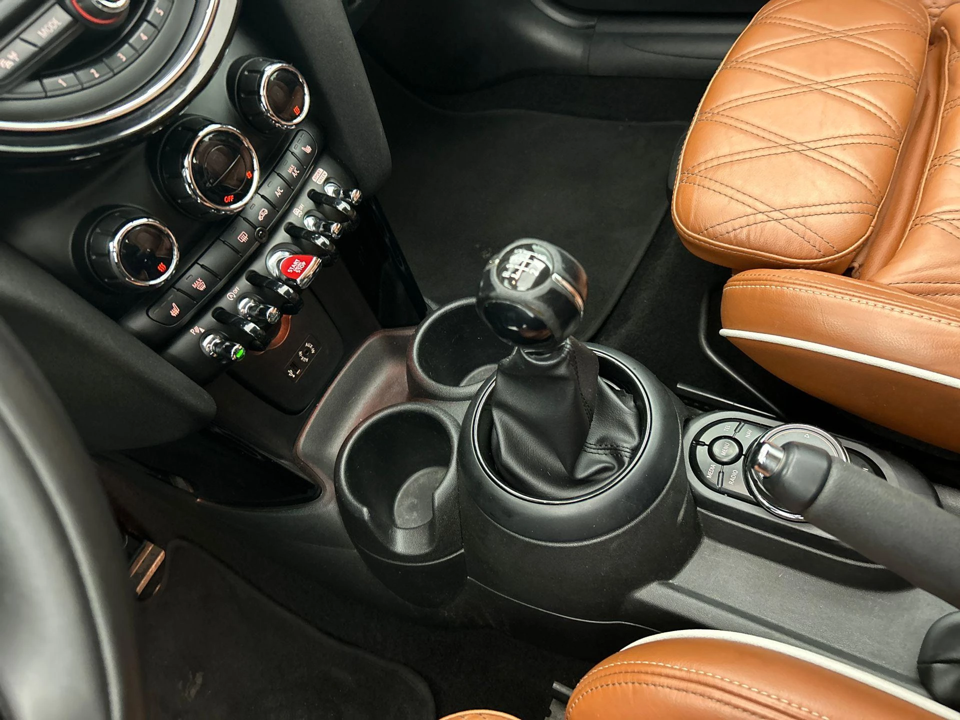 MINI-Cooper Cabrio-image-12