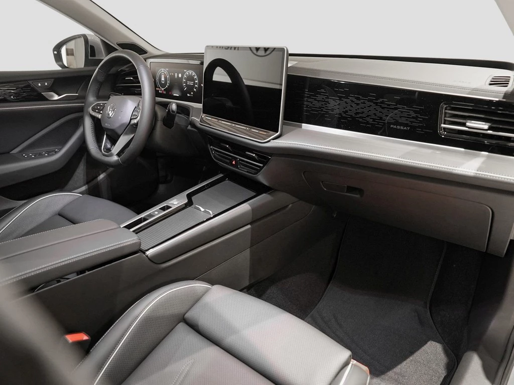 Volkswagen Passat 1,5 l eHybrid DSG Elegance AHK WR PANO