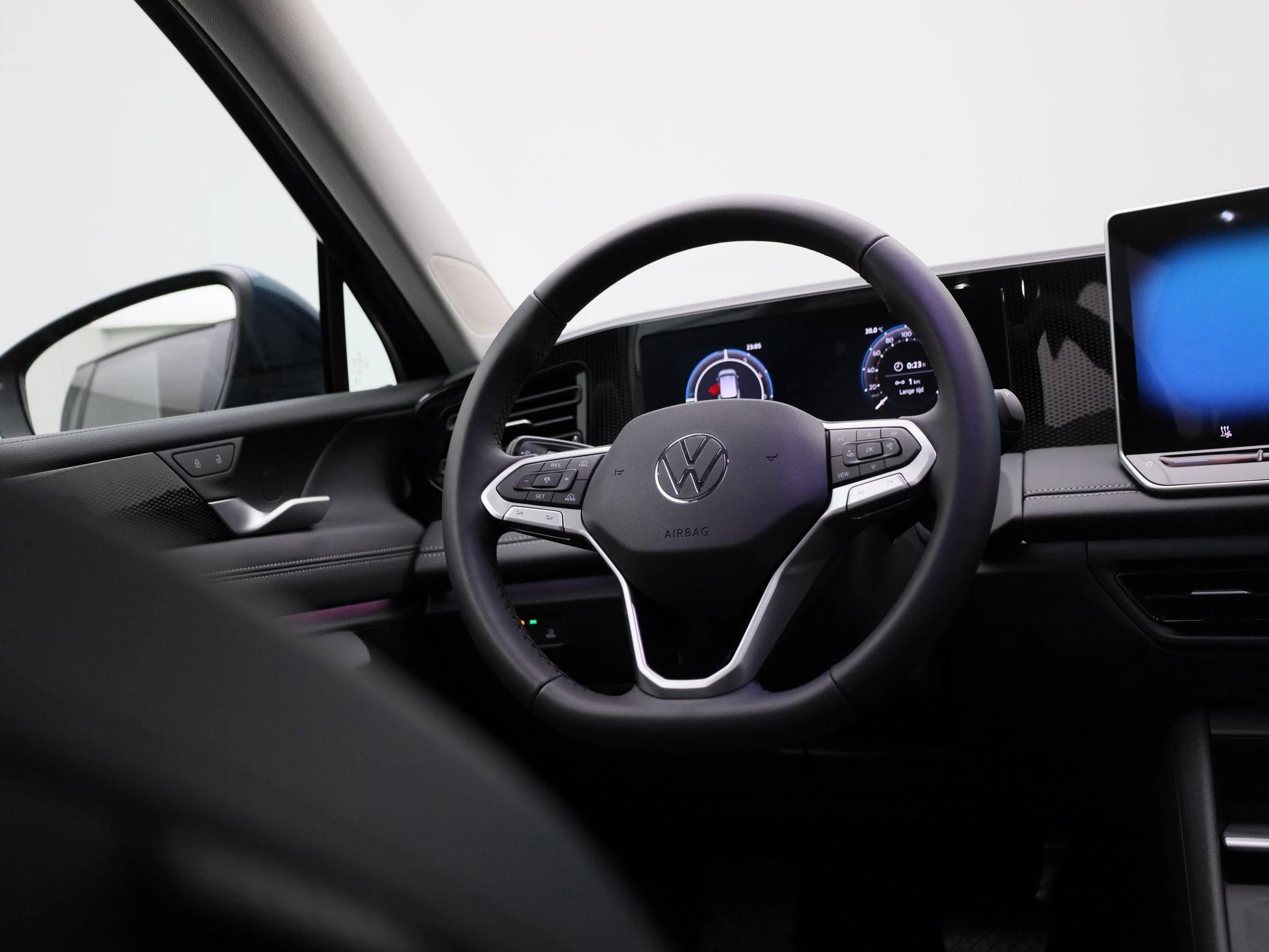 Volkswagen-Tiguan-image-9