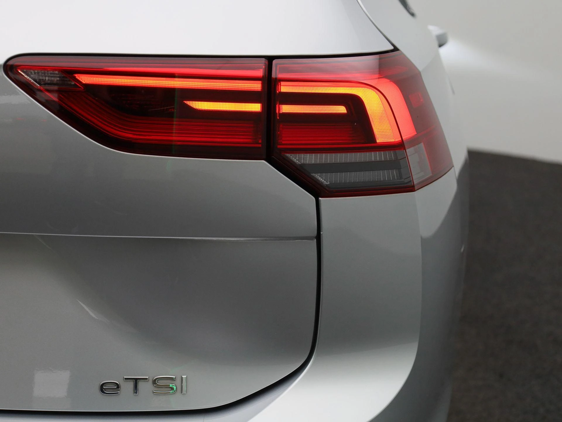 Volkswagen-Golf-image-31