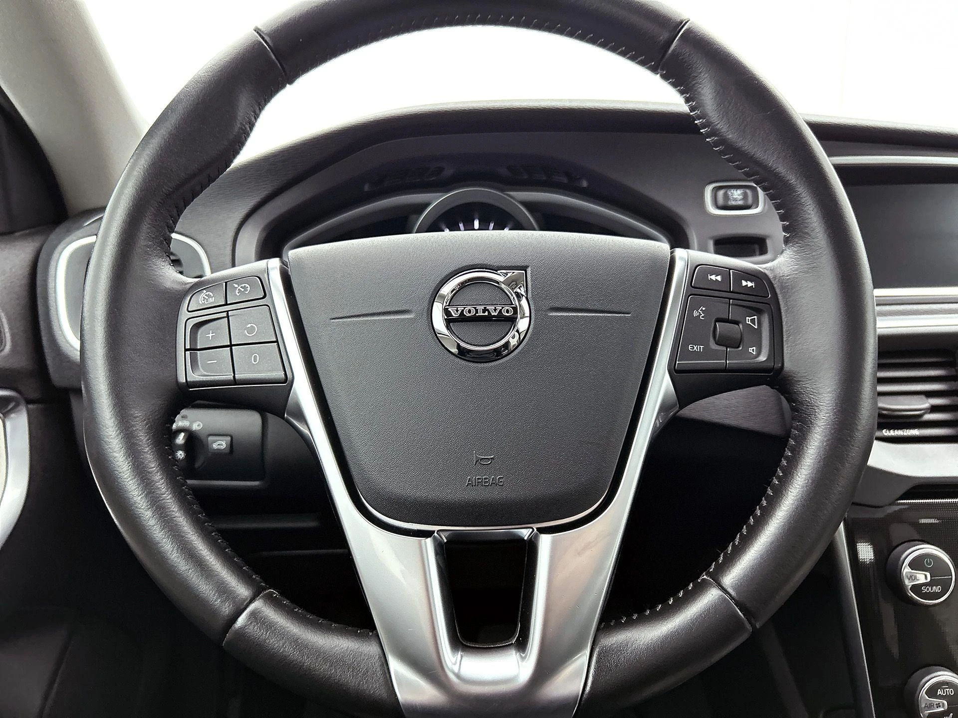 Volvo-V40-image-31