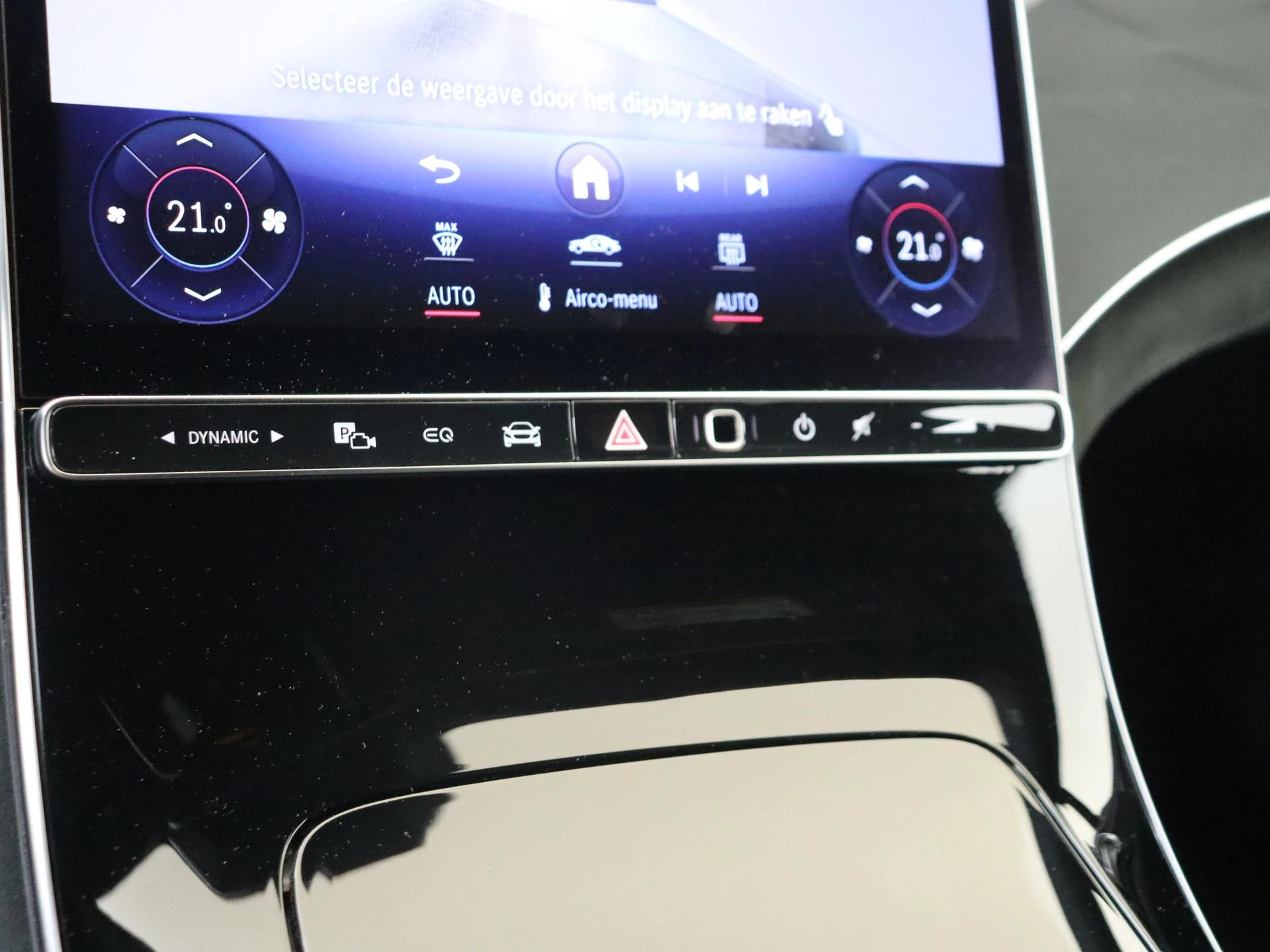 Mercedes-Benz-EQE-image-21