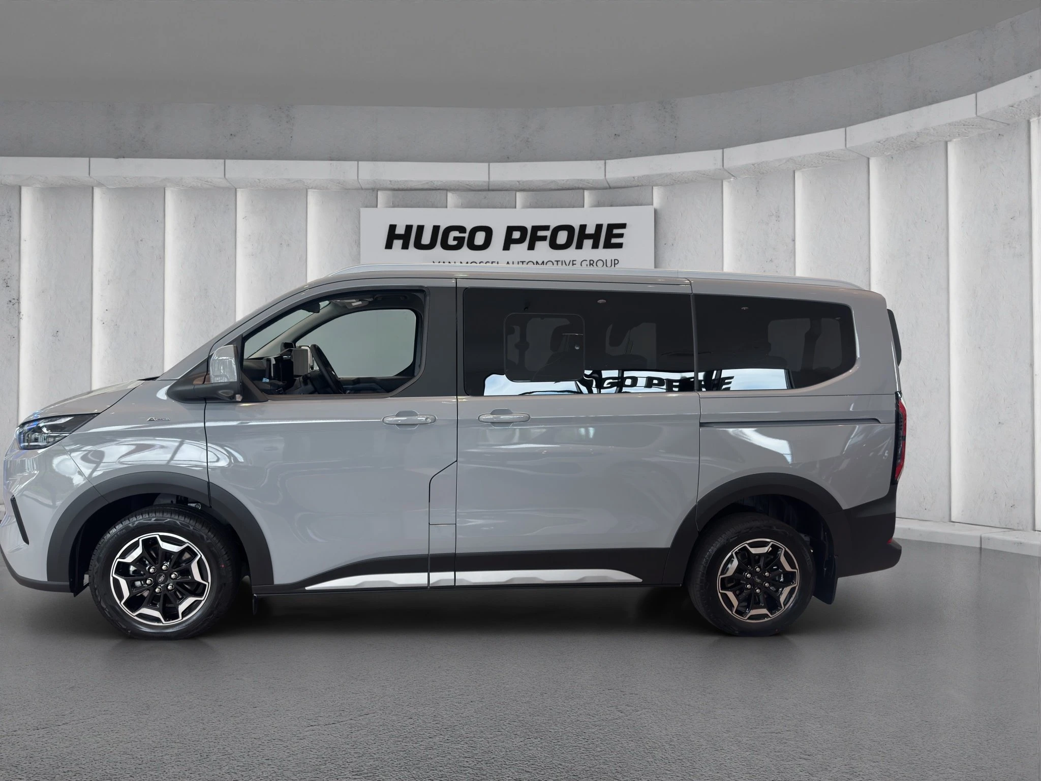 Ford-Tourneo Custom-image-1