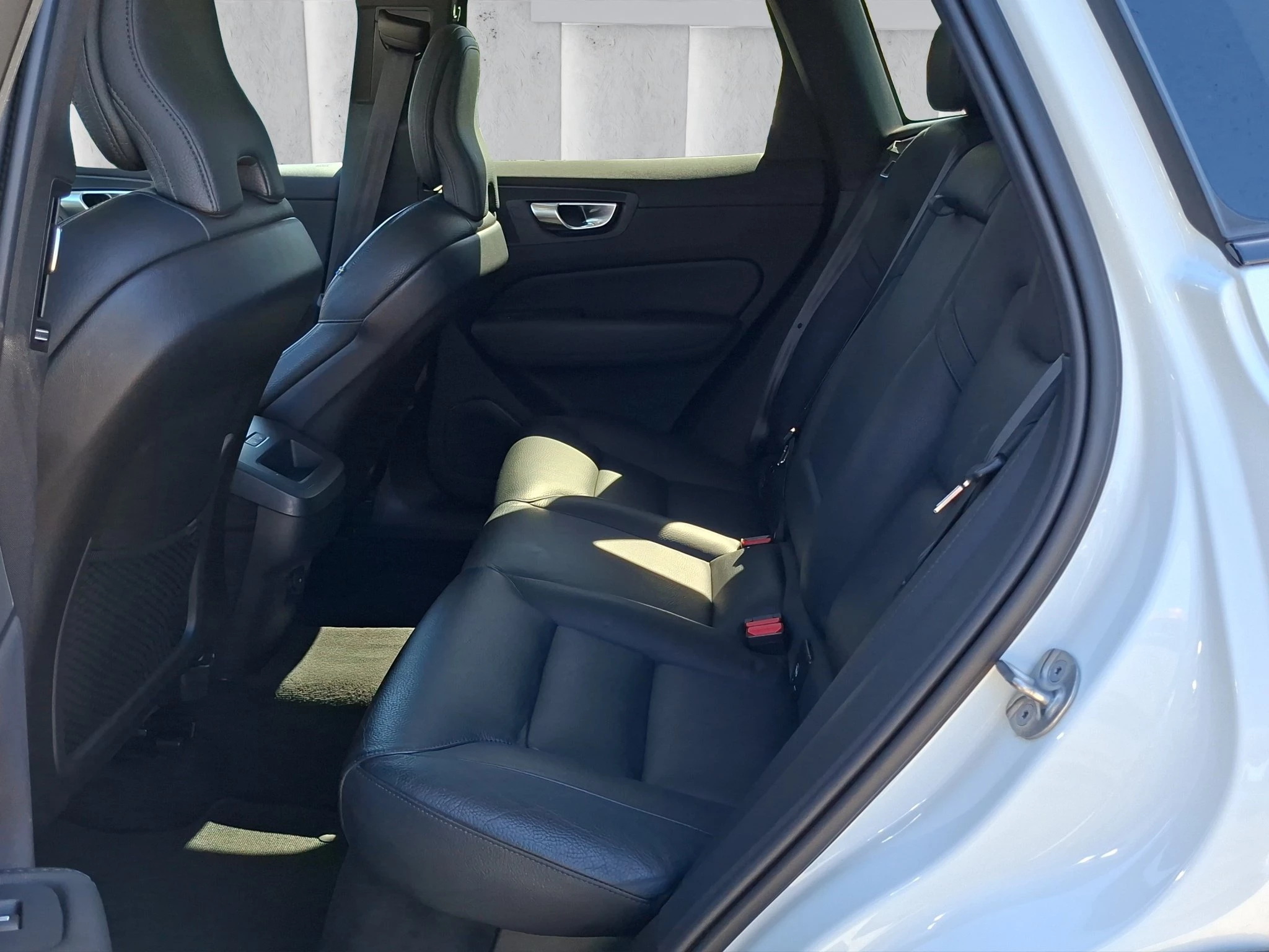 Volvo XC60 B4 Plus Dark 2.0 MHEV Aut. | LED | ACC | GJR | RFK | LEDER | SHZ