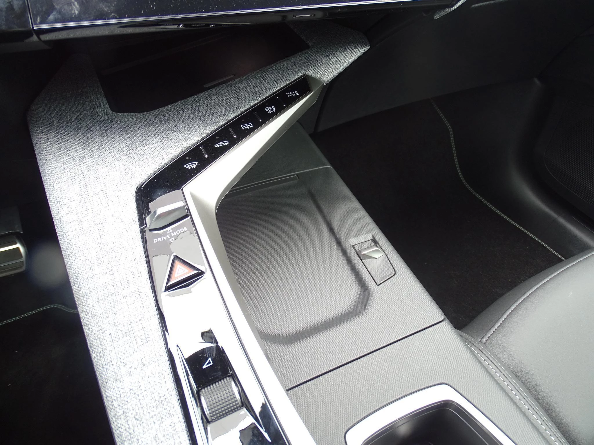 Peugeot 5008 1.2 HYBRID 145 GT +pano dak