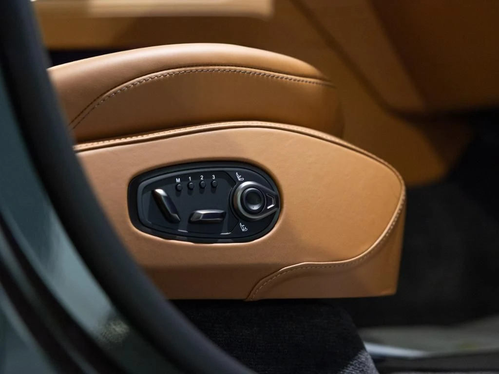 Aston Martin-DBX-image-26