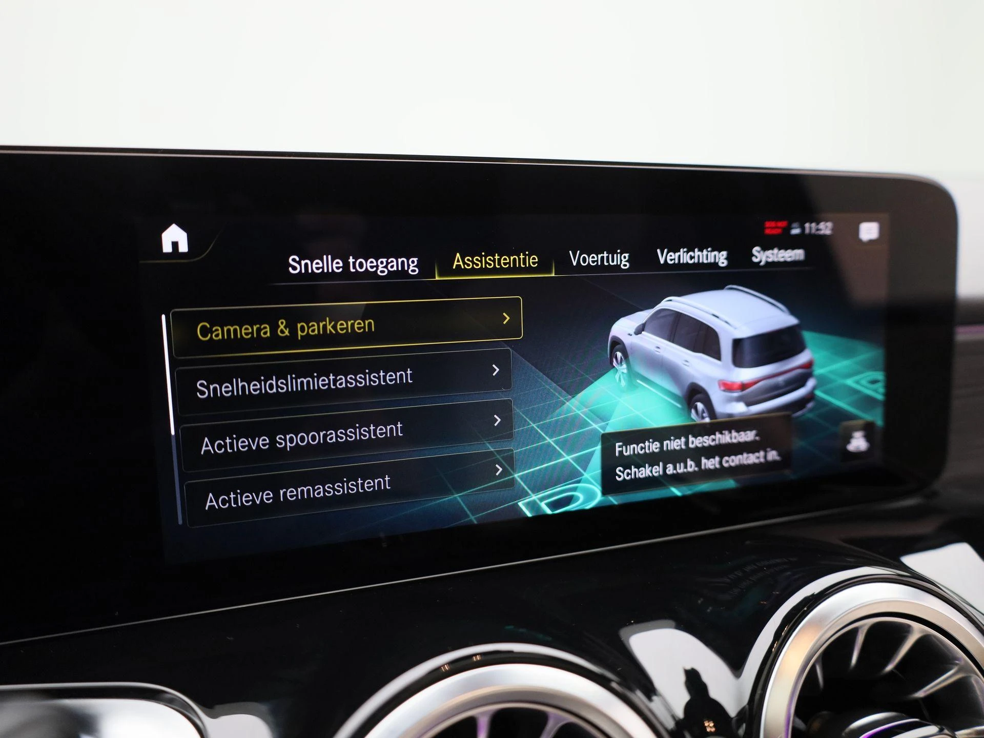 Mercedes-Benz-EQB-image-34