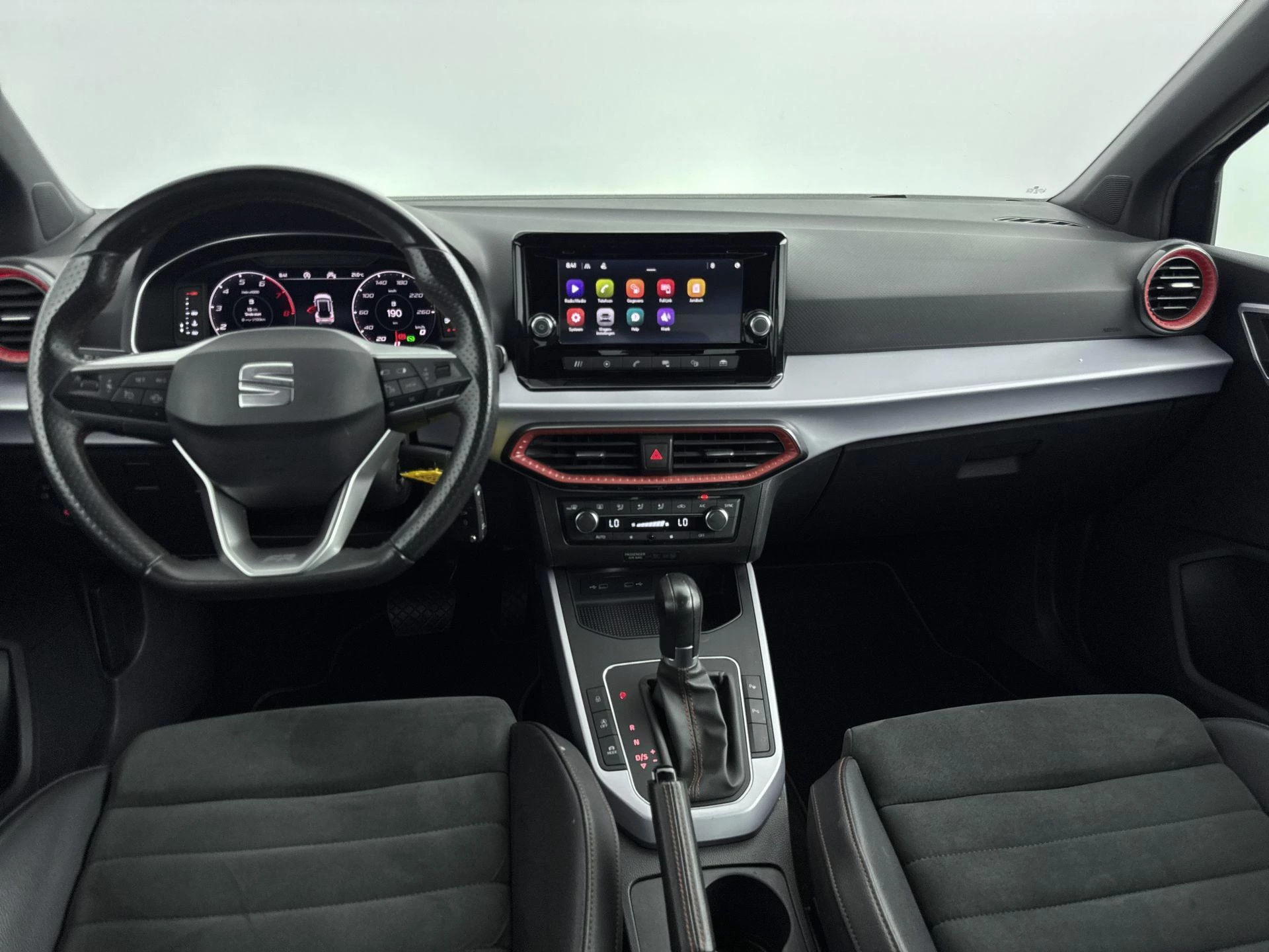 SEAT-Arona-image-17