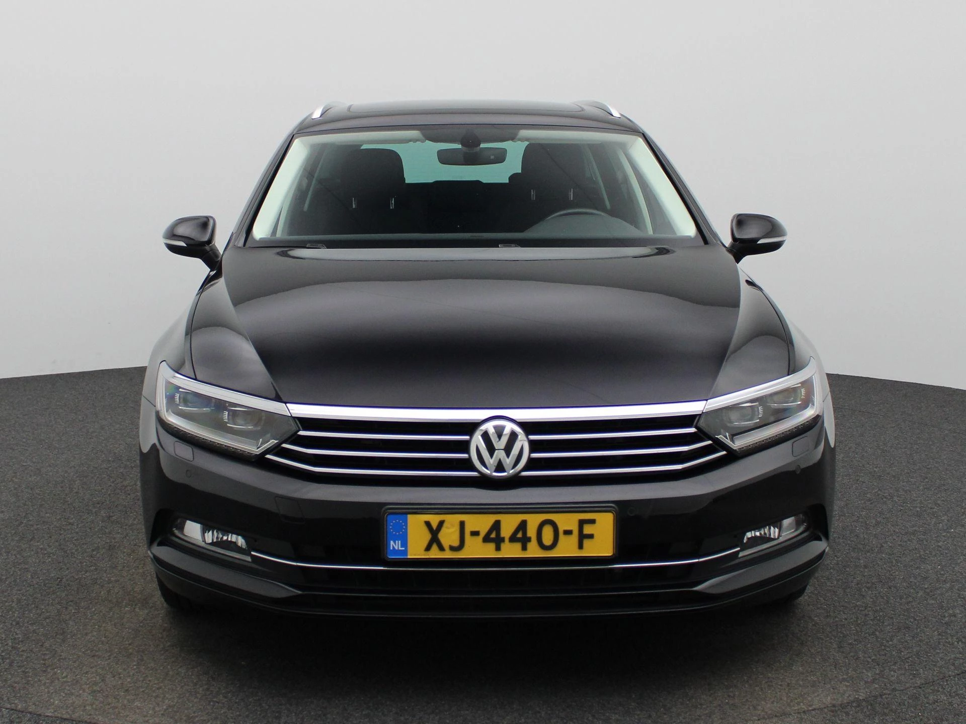 Volkswagen-Passat-image-2