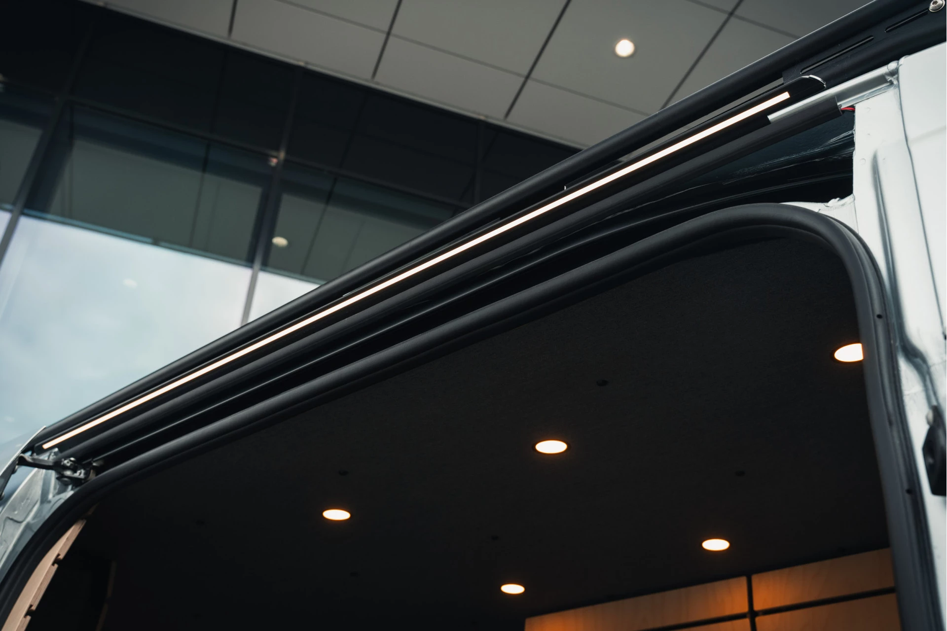 Mercedes-Benz-Sprinter-image-42