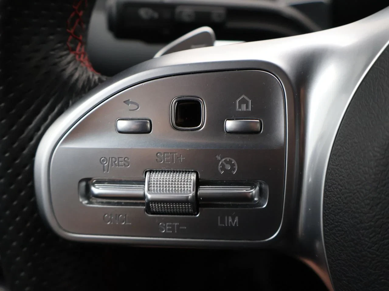 Mercedes-Benz-GLB-image-24