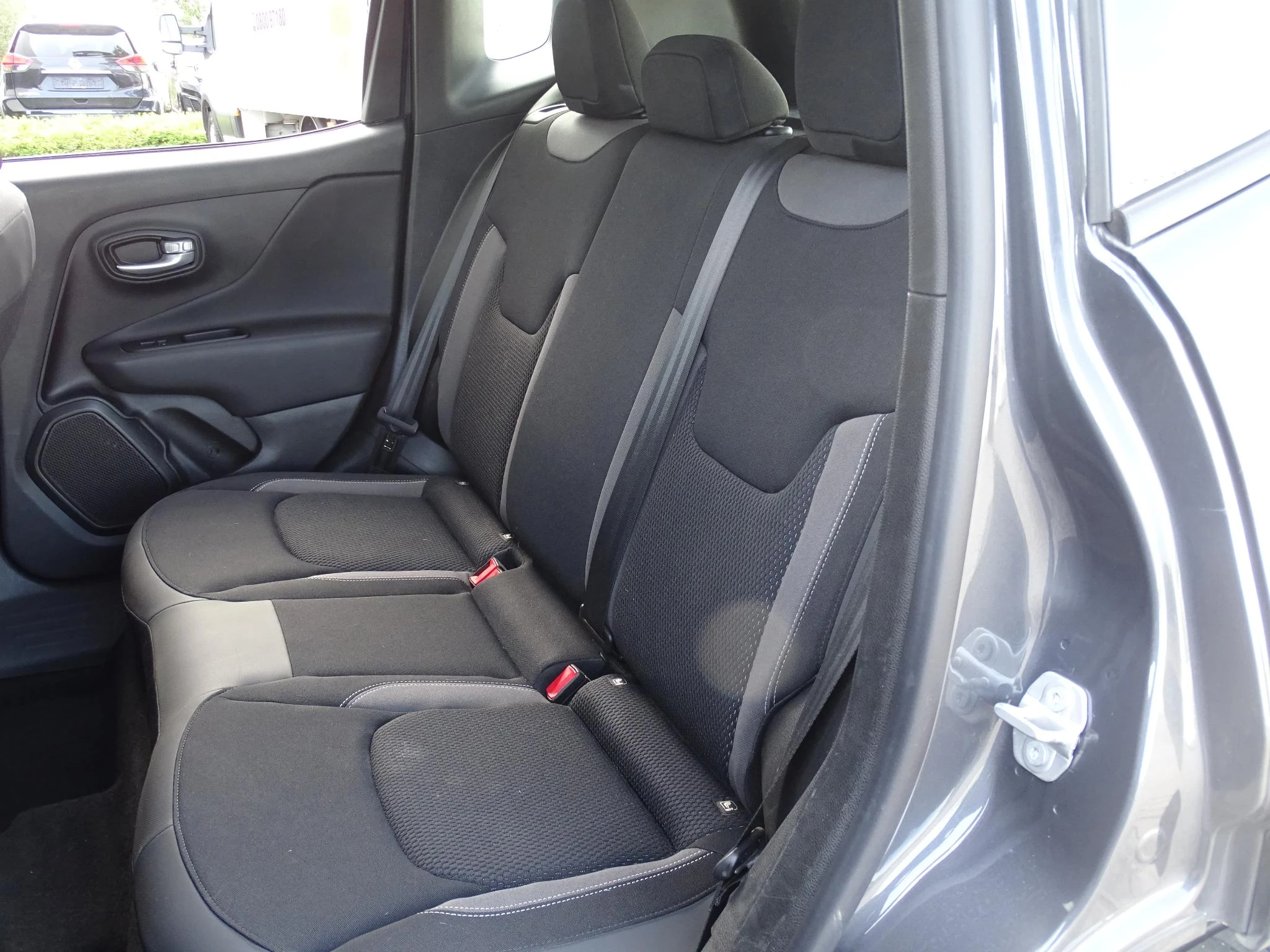 Jeep-Renegade-image-13