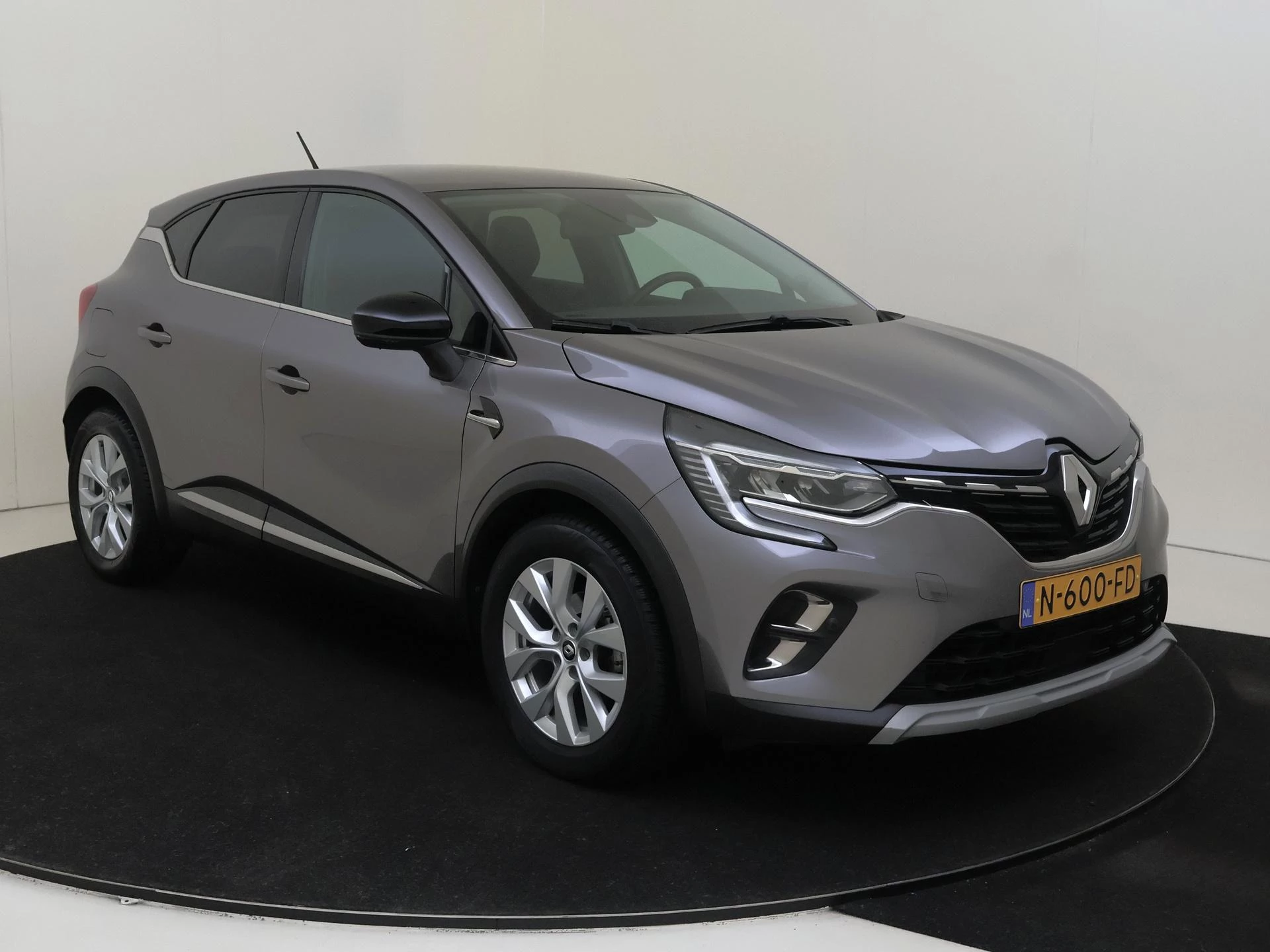 Renault-Captur-image-1