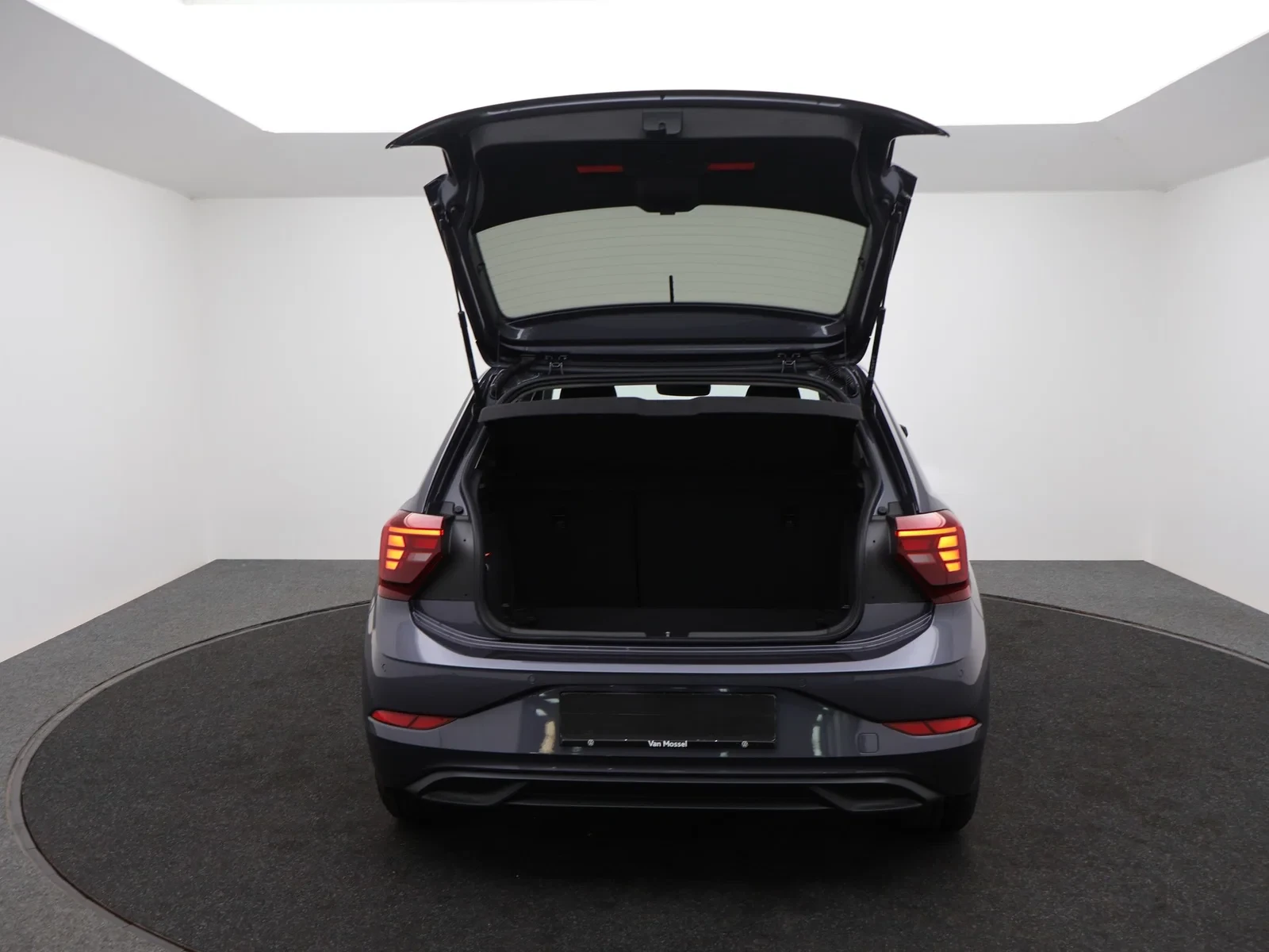 Volkswagen-Polo-image-13