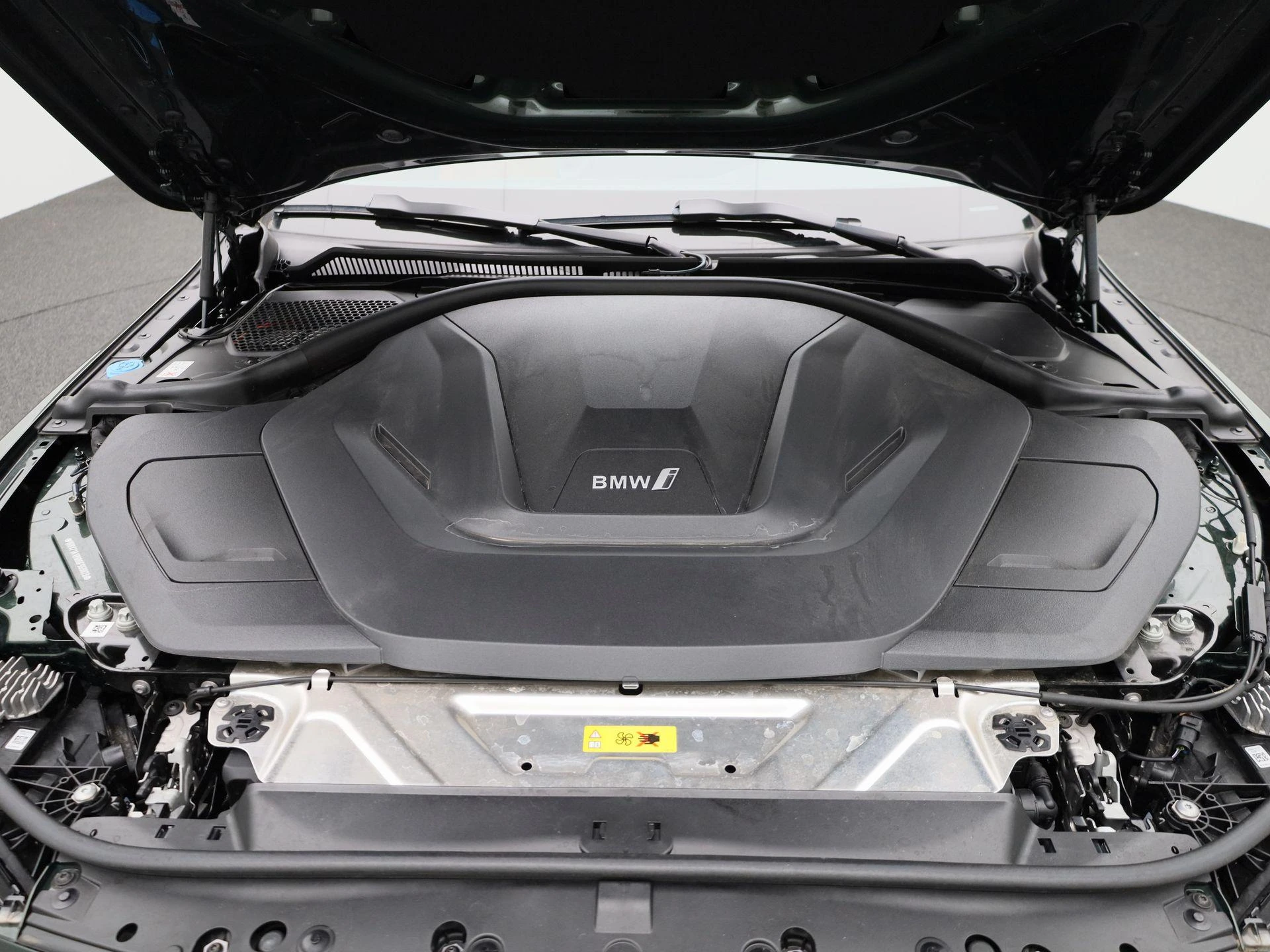 BMW-i4-image-51