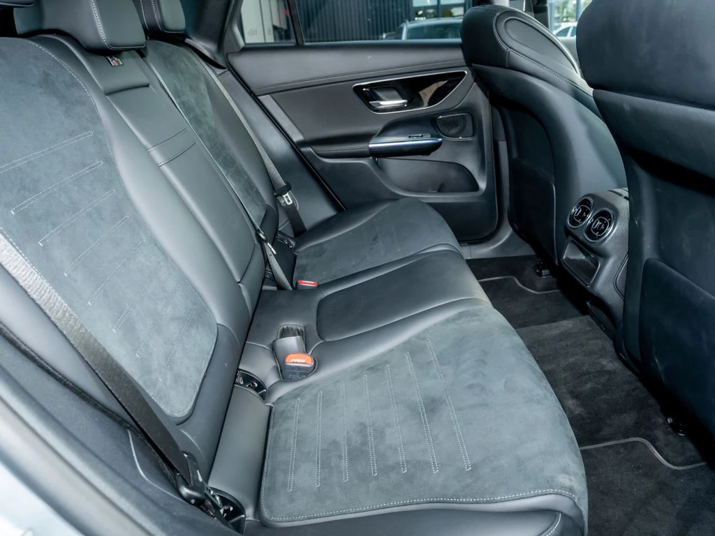 Mercedes-Benz-GLC 300 d-image-12