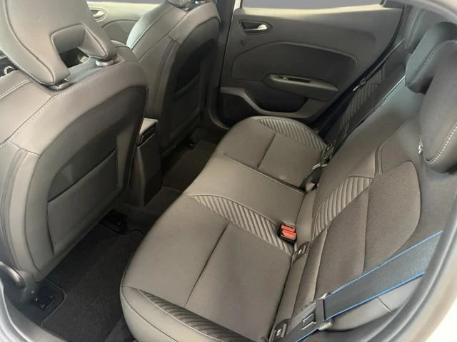 Renault-Clio-image-12