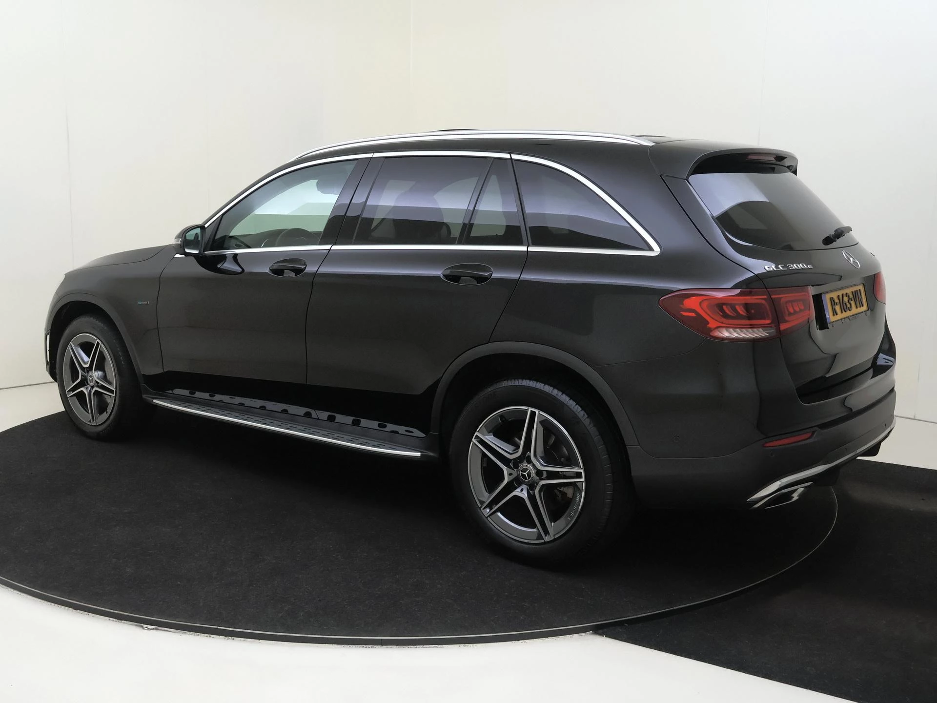 Mercedes-Benz GLC 300e 4MATIC Premium Plus