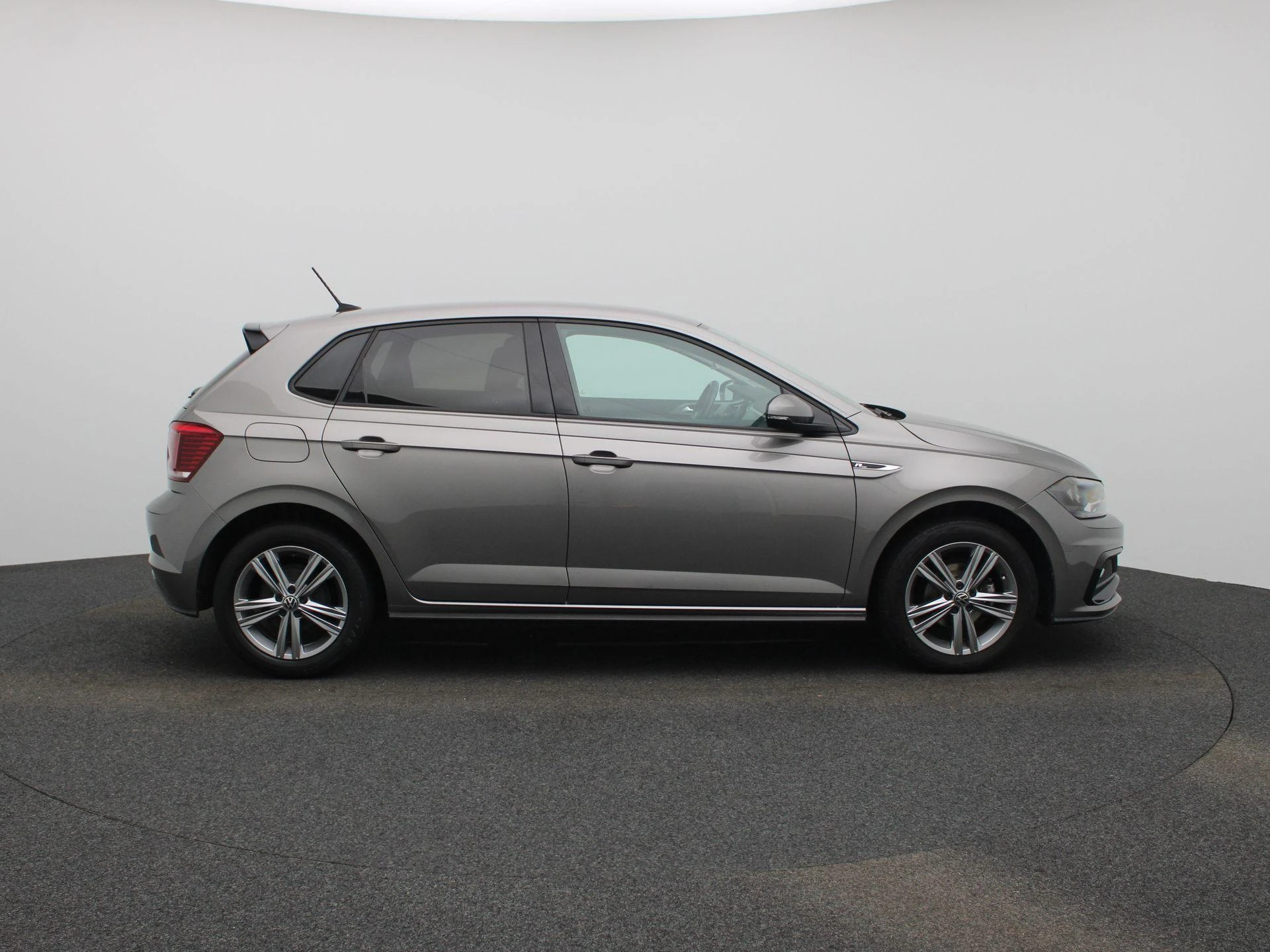 Volkswagen-Polo-image-5