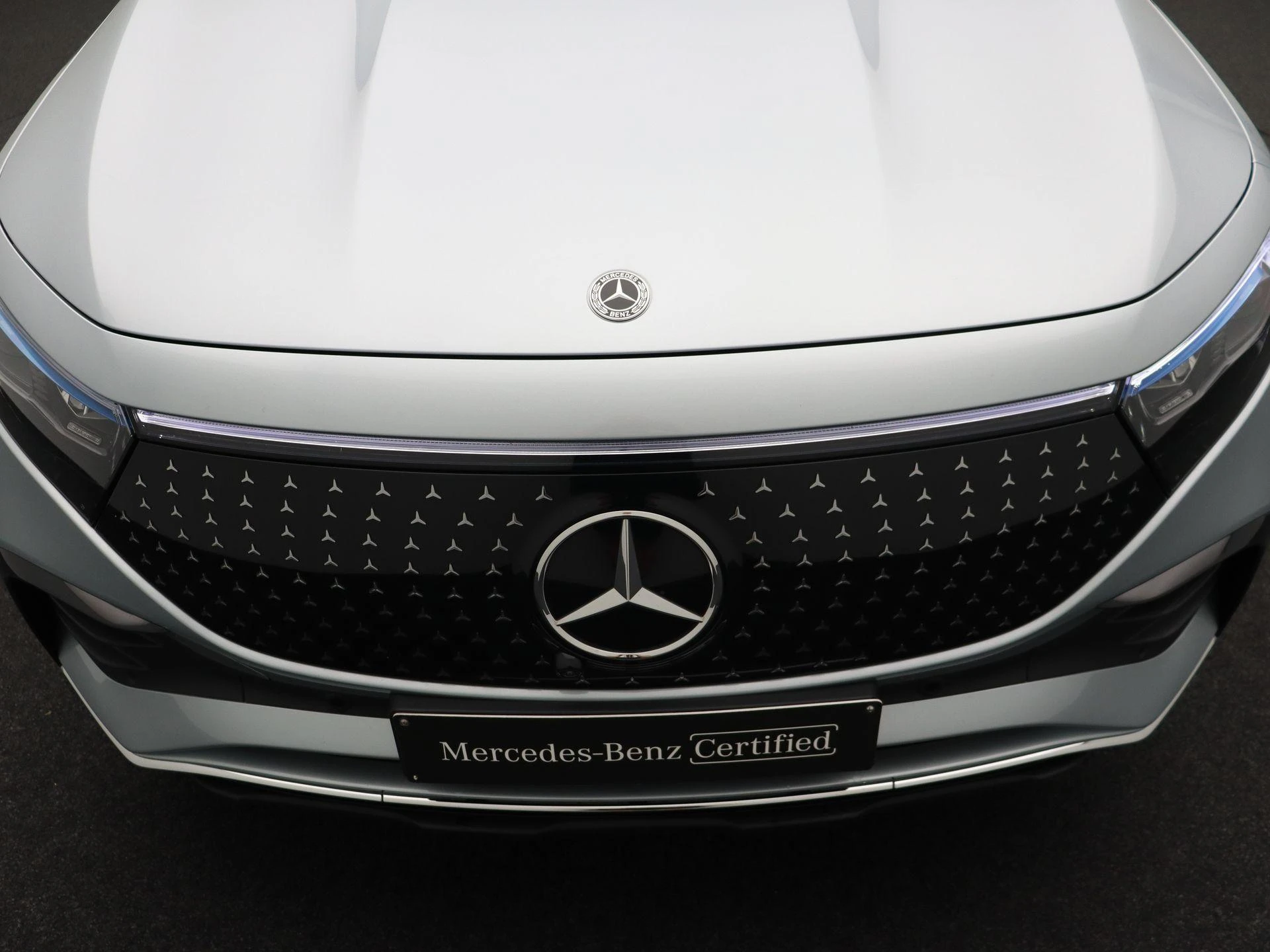 Mercedes-Benz EQB 250+ Star Edition + PANO DAK + BURMESTER + HEAD UP + TREKHAAK +