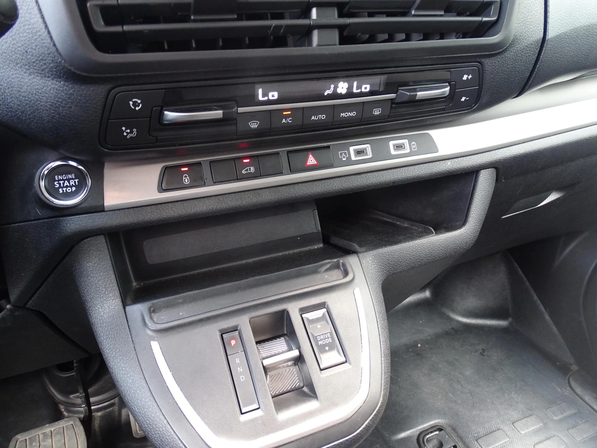 Opel-Vivaro-image-16