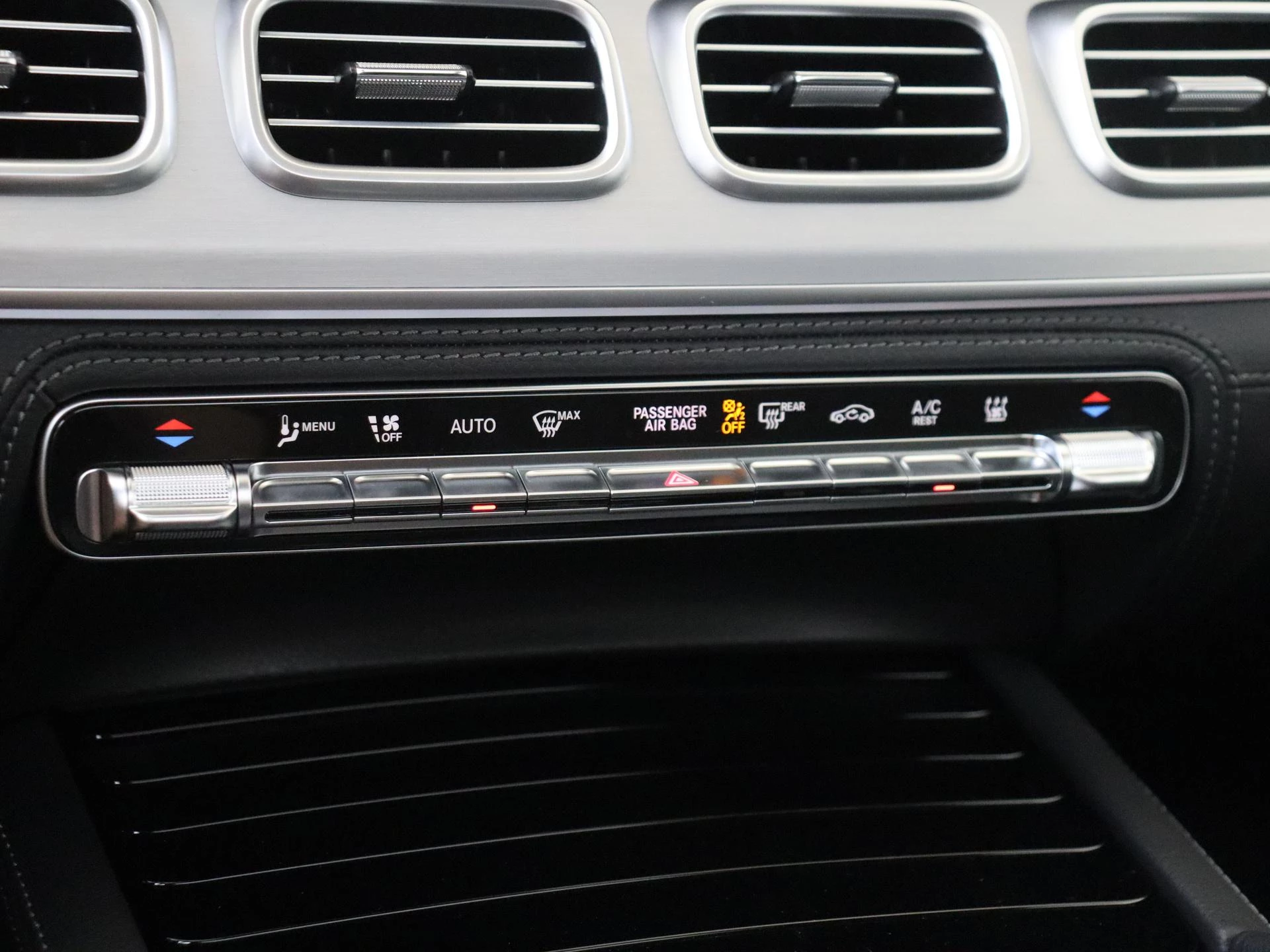Mercedes-Benz-GLE-image-19