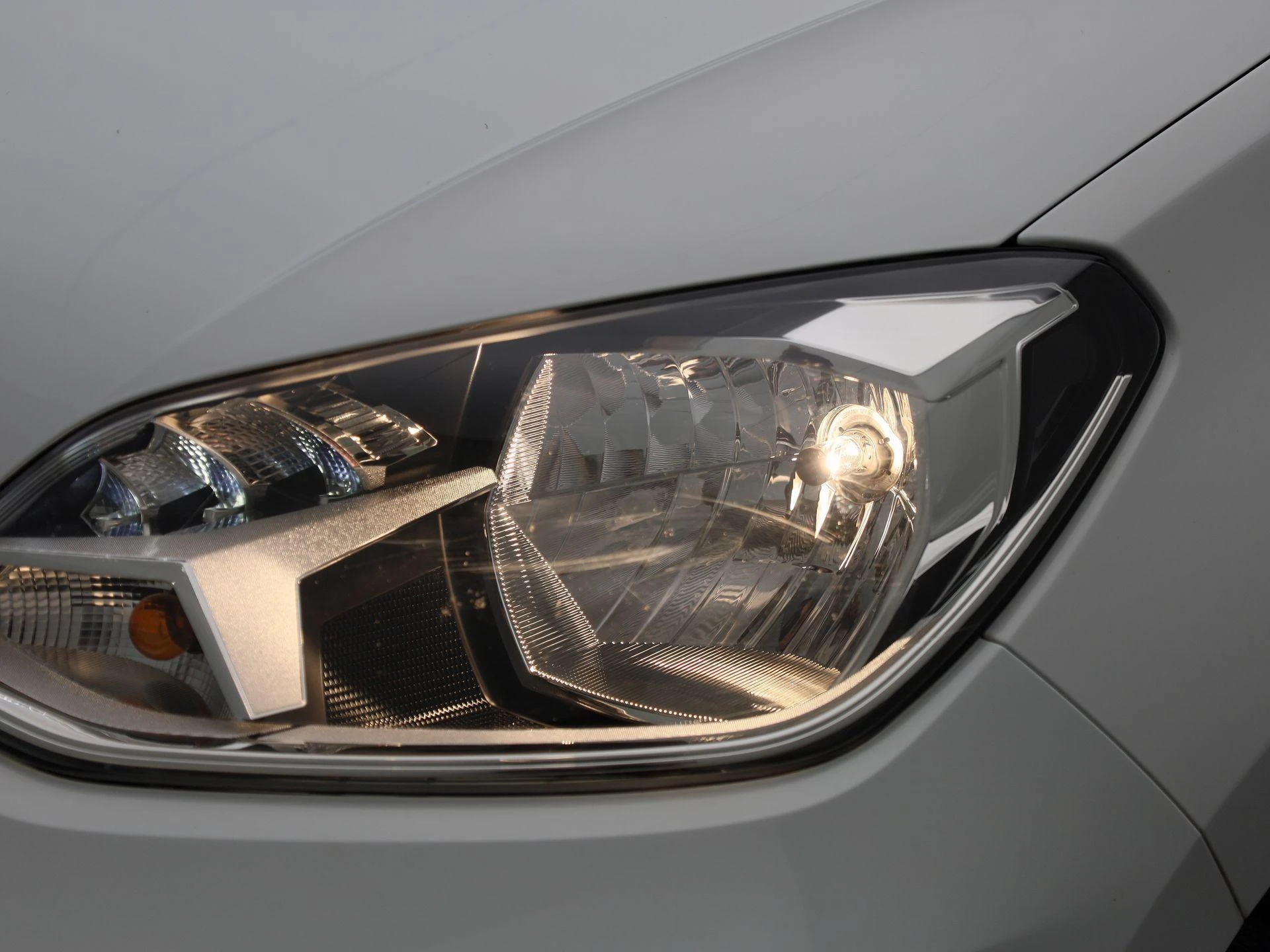 Volkswagen-up!-image-12