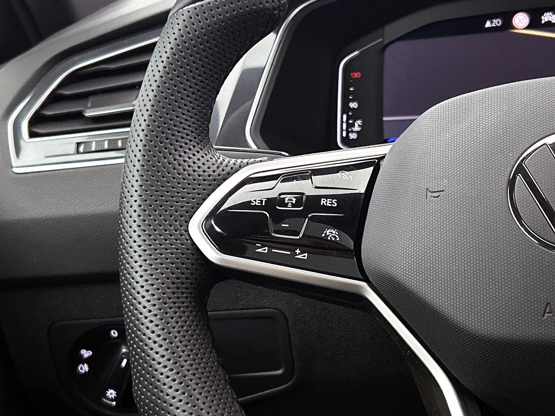 Volkswagen-Tiguan-image-5