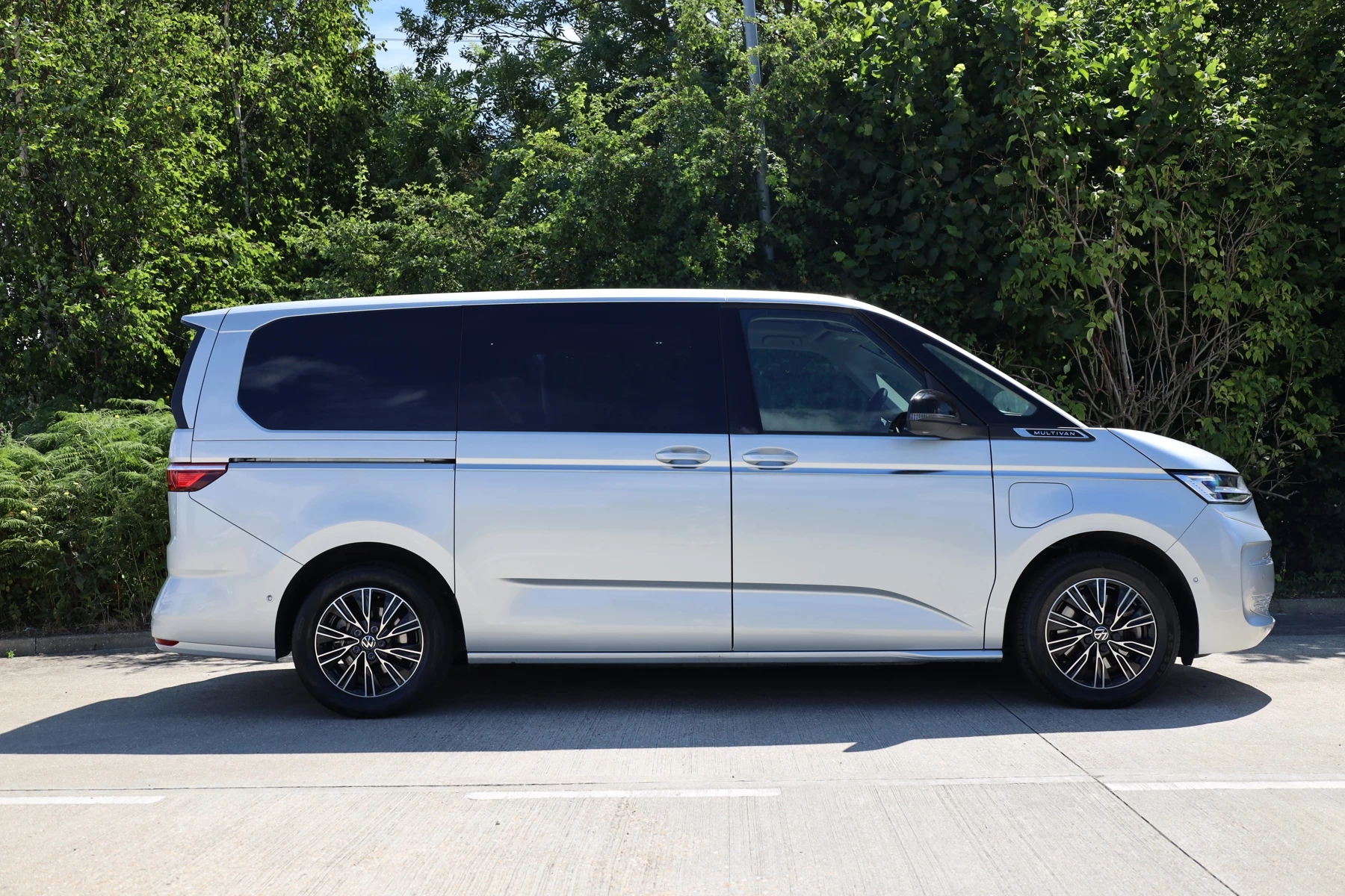Volkswagen-Multivan-image-3