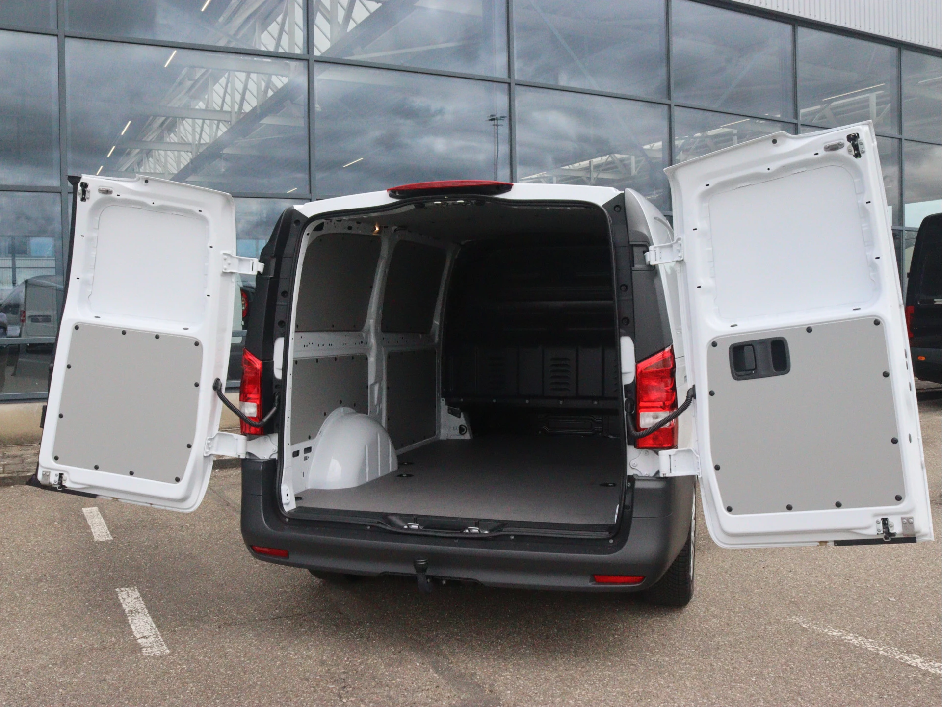 Mercedes-Benz-Vito-image-2