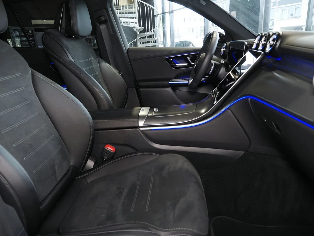 Mercedes-Benz-GLC 220 d-image-10
