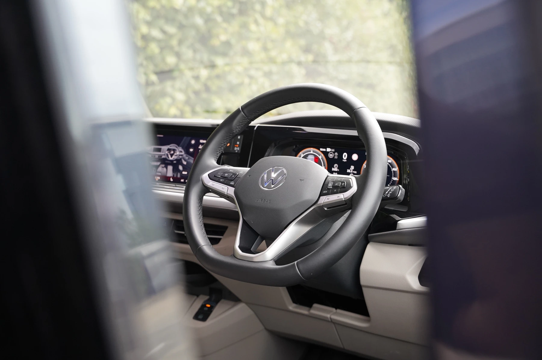 Volkswagen-Multivan-image-15