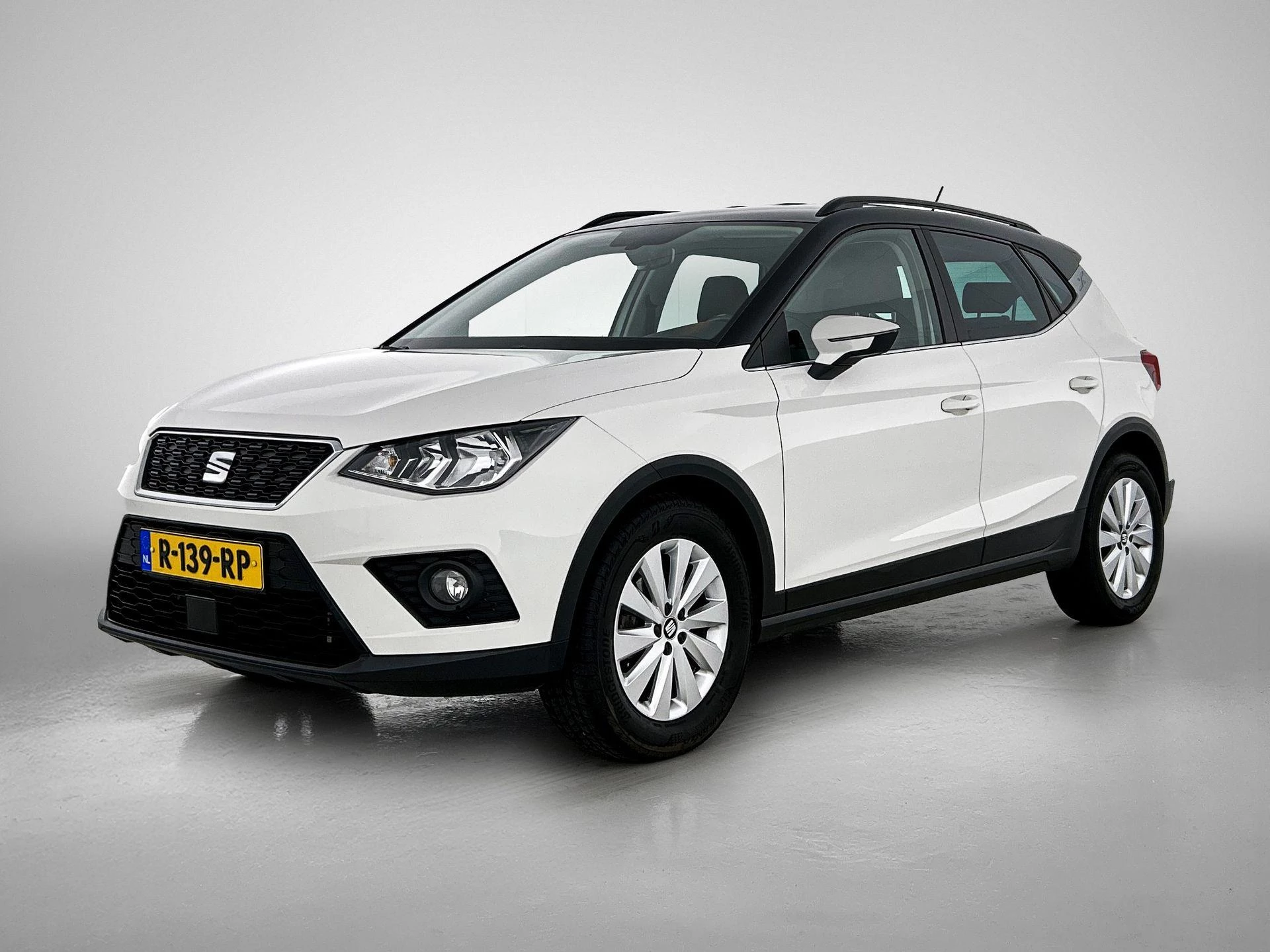 SEAT-Arona-image-0