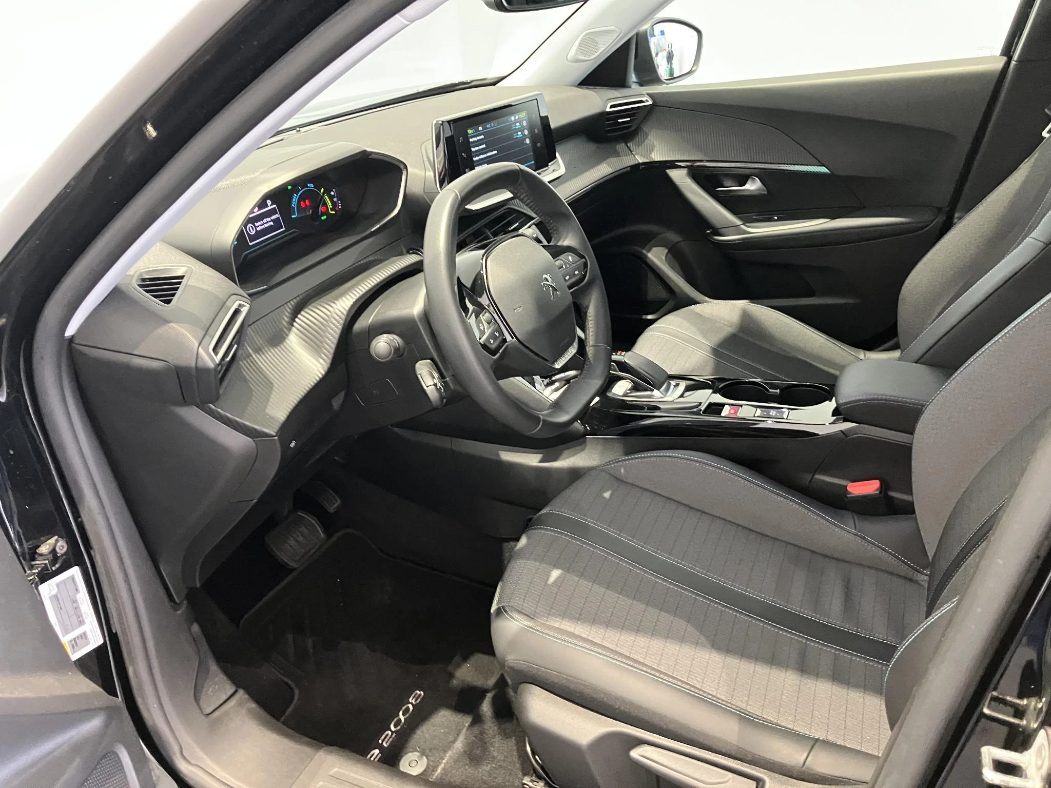 Peugeot-e-2008-image-14