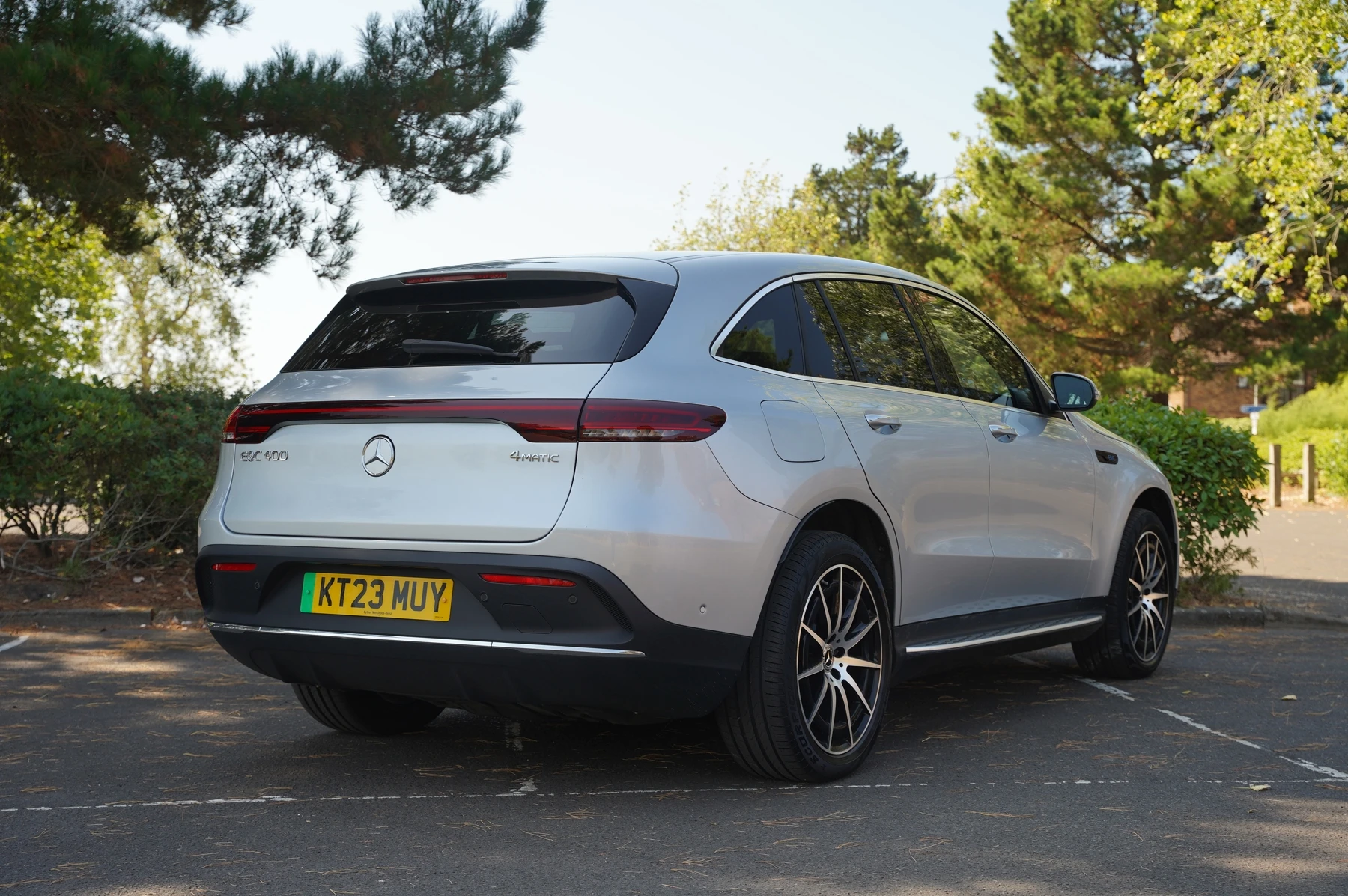 Mercedes-Benz-EQC-image-15