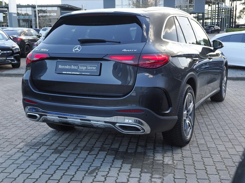 Mercedes-Benz-GLC 300 d-image-5