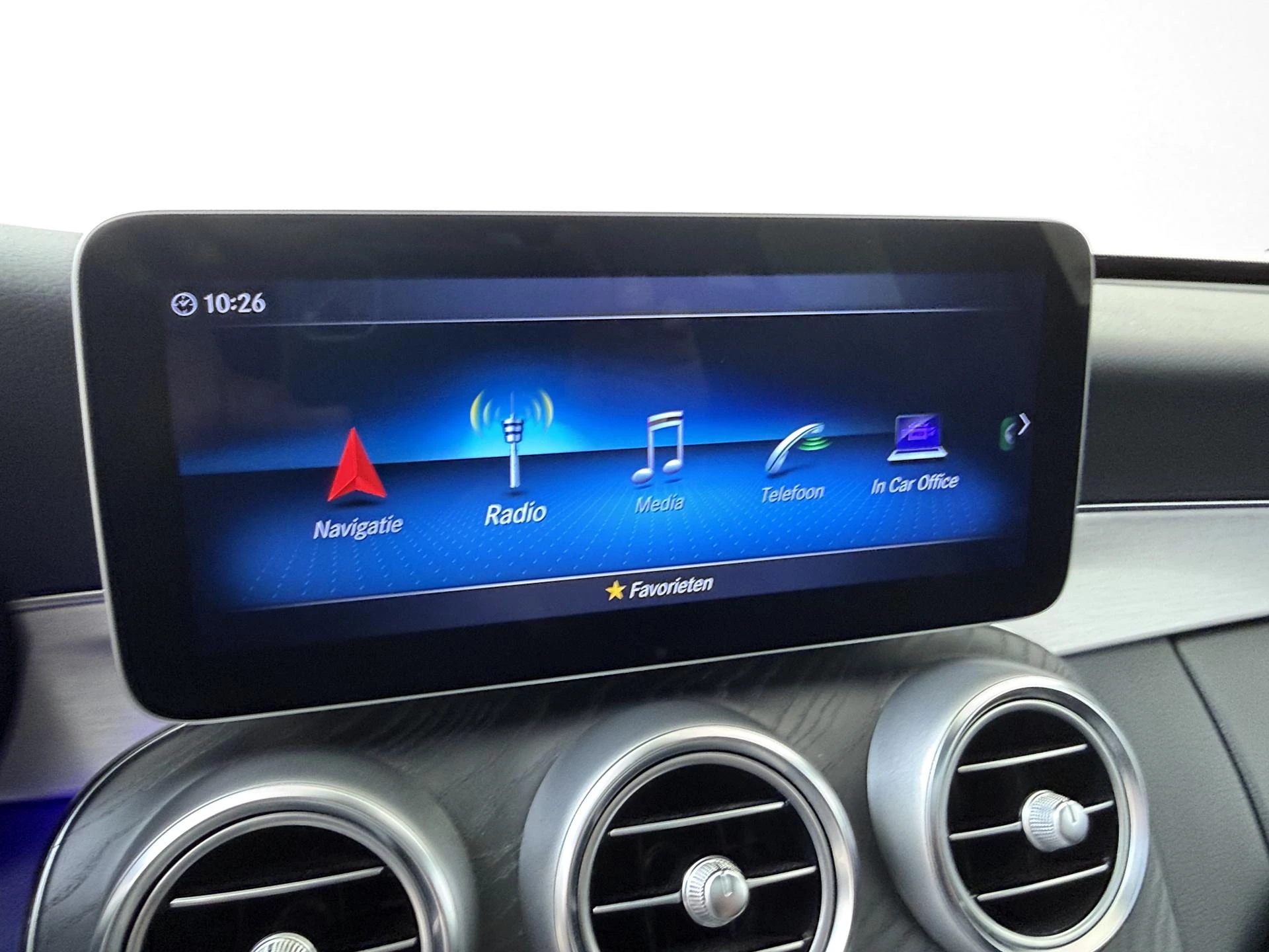 Mercedes-Benz-C-Klasse-image-15
