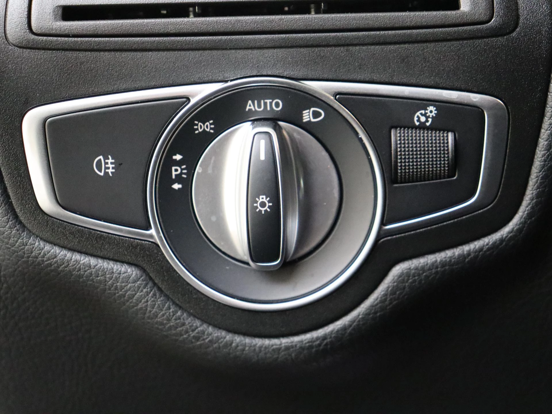Mercedes-Benz-GLC-image-23