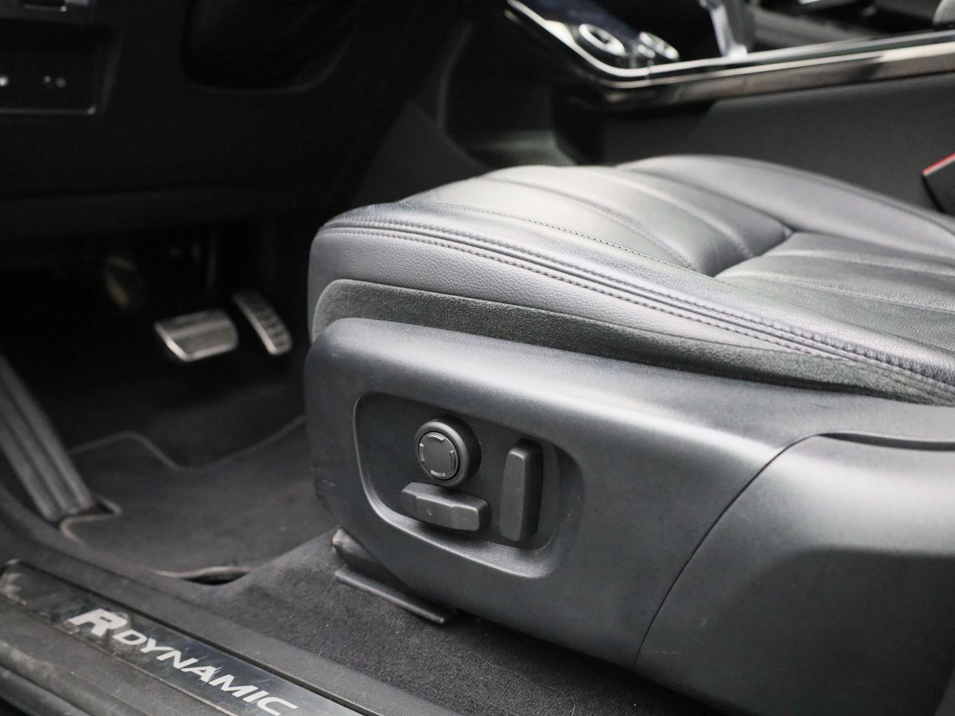 Land Rover-Range Rover Evoque-image-33