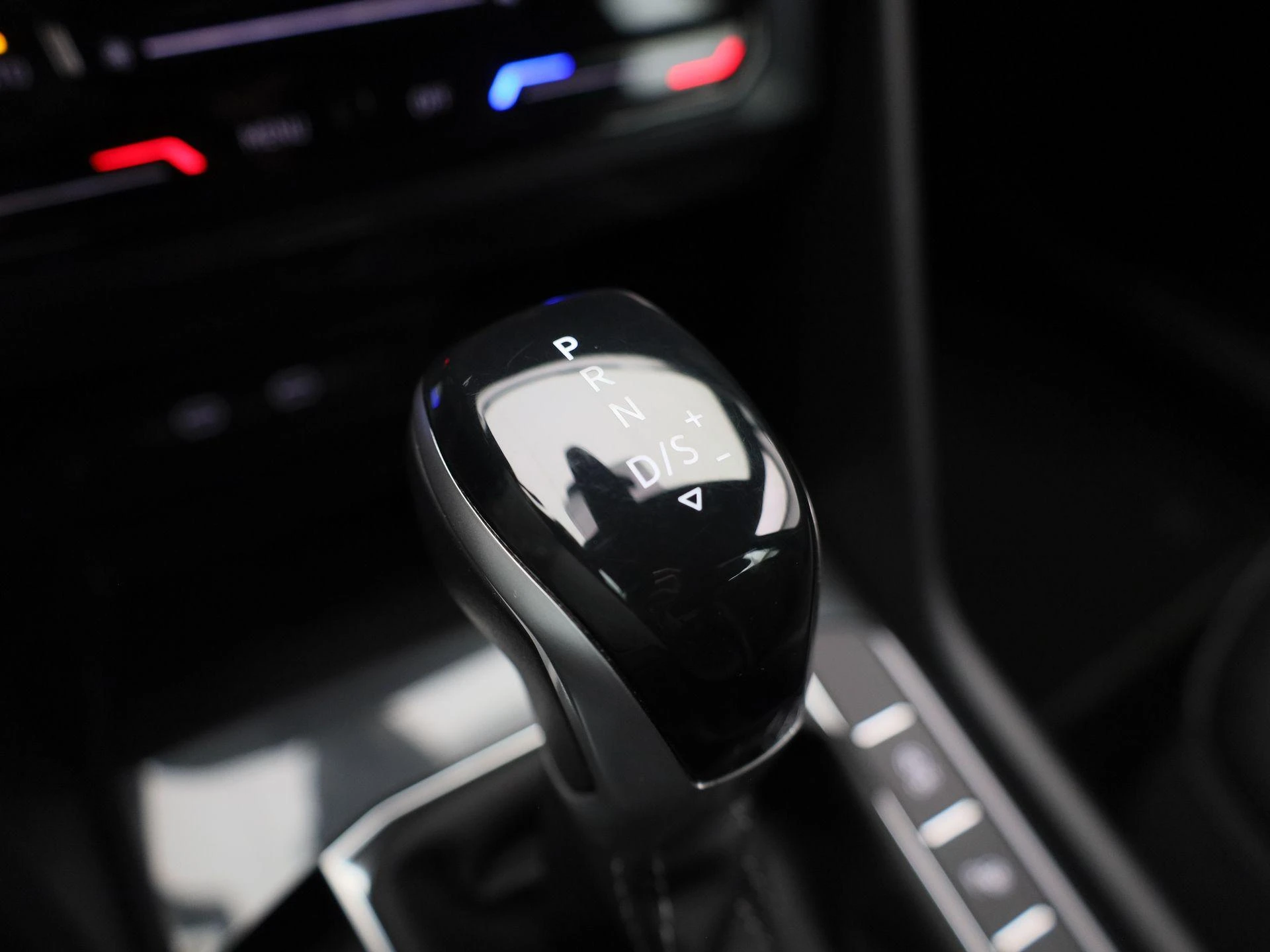 Volkswagen-Tiguan-image-29