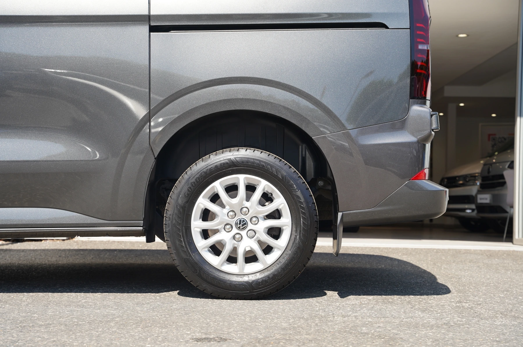 Volkswagen-Transporter-image-34