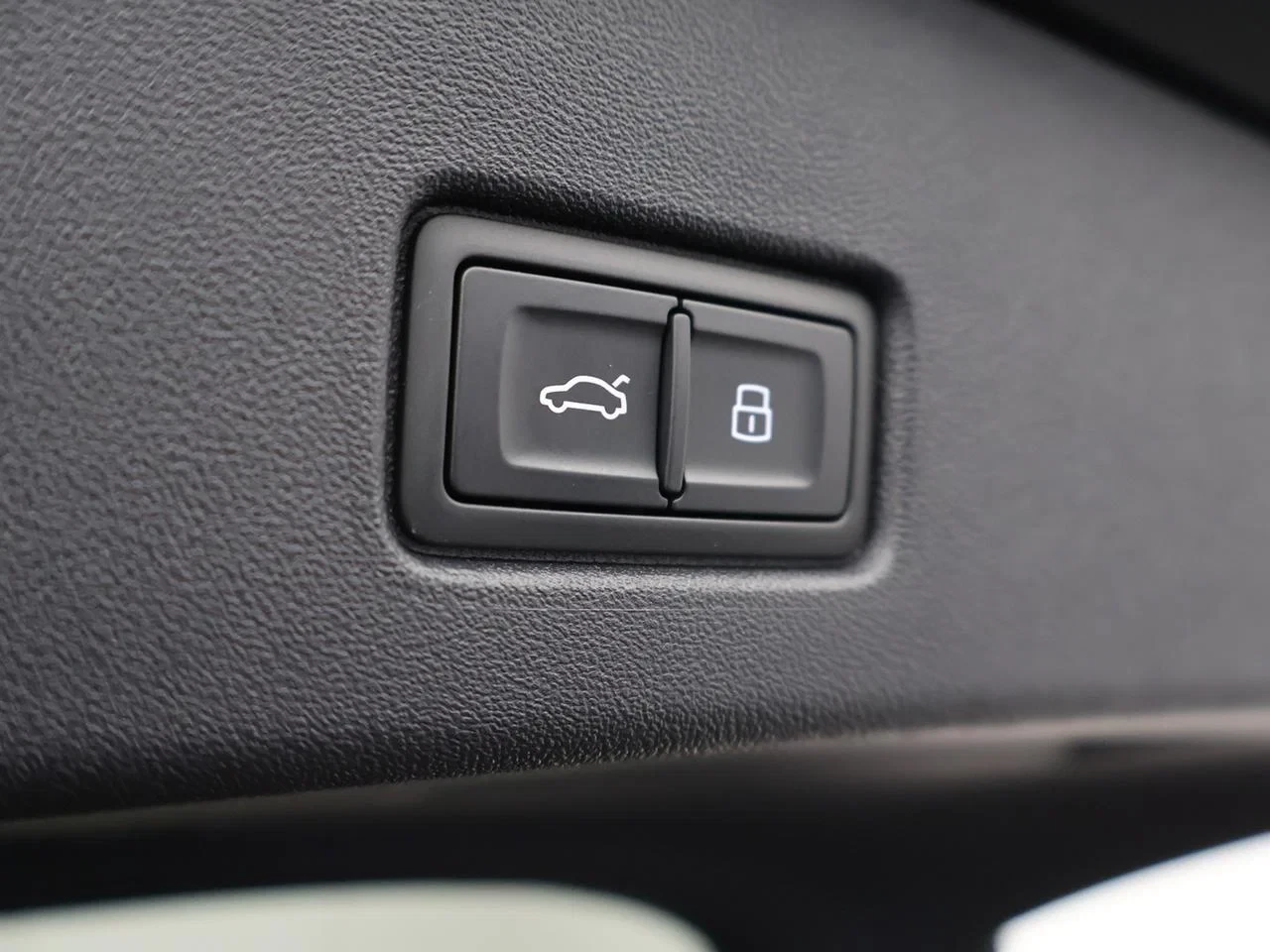 Audi-Q4 e-tron-image-6