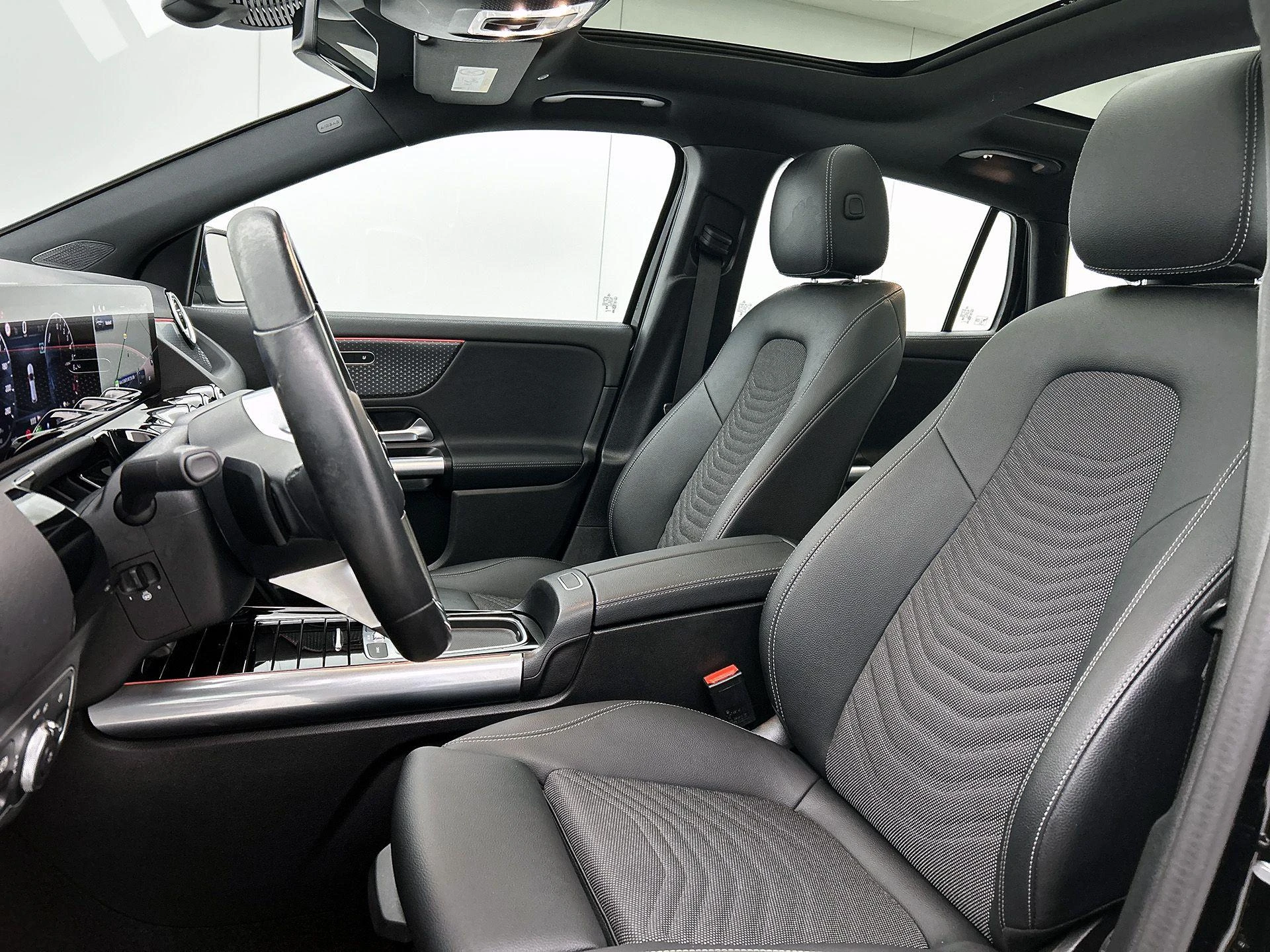 Mercedes-Benz-GLA-image-37