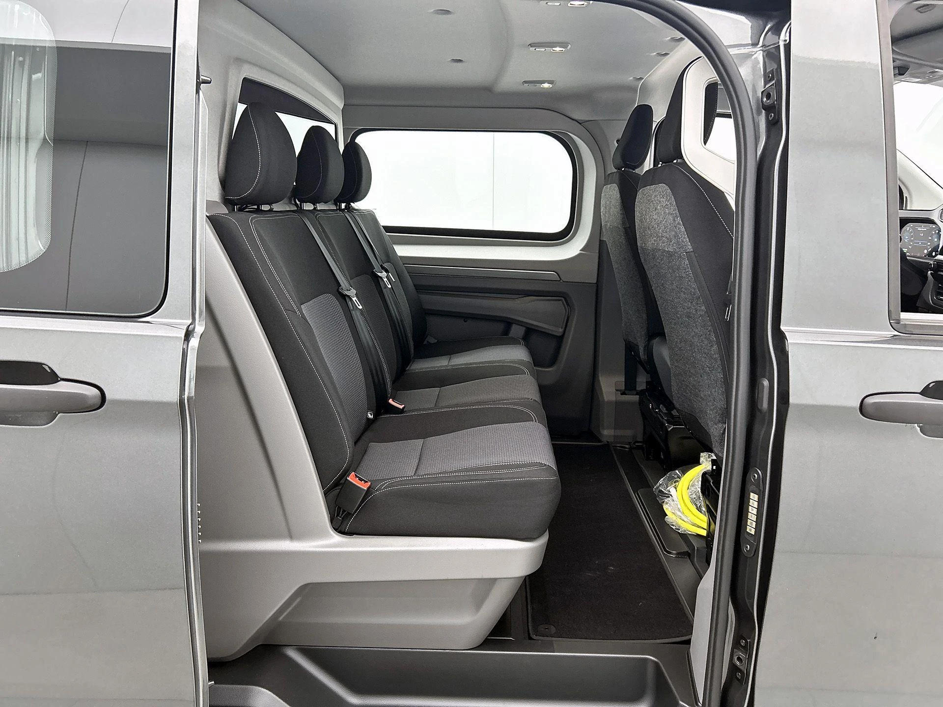 Volkswagen-e-Transporter-image-5