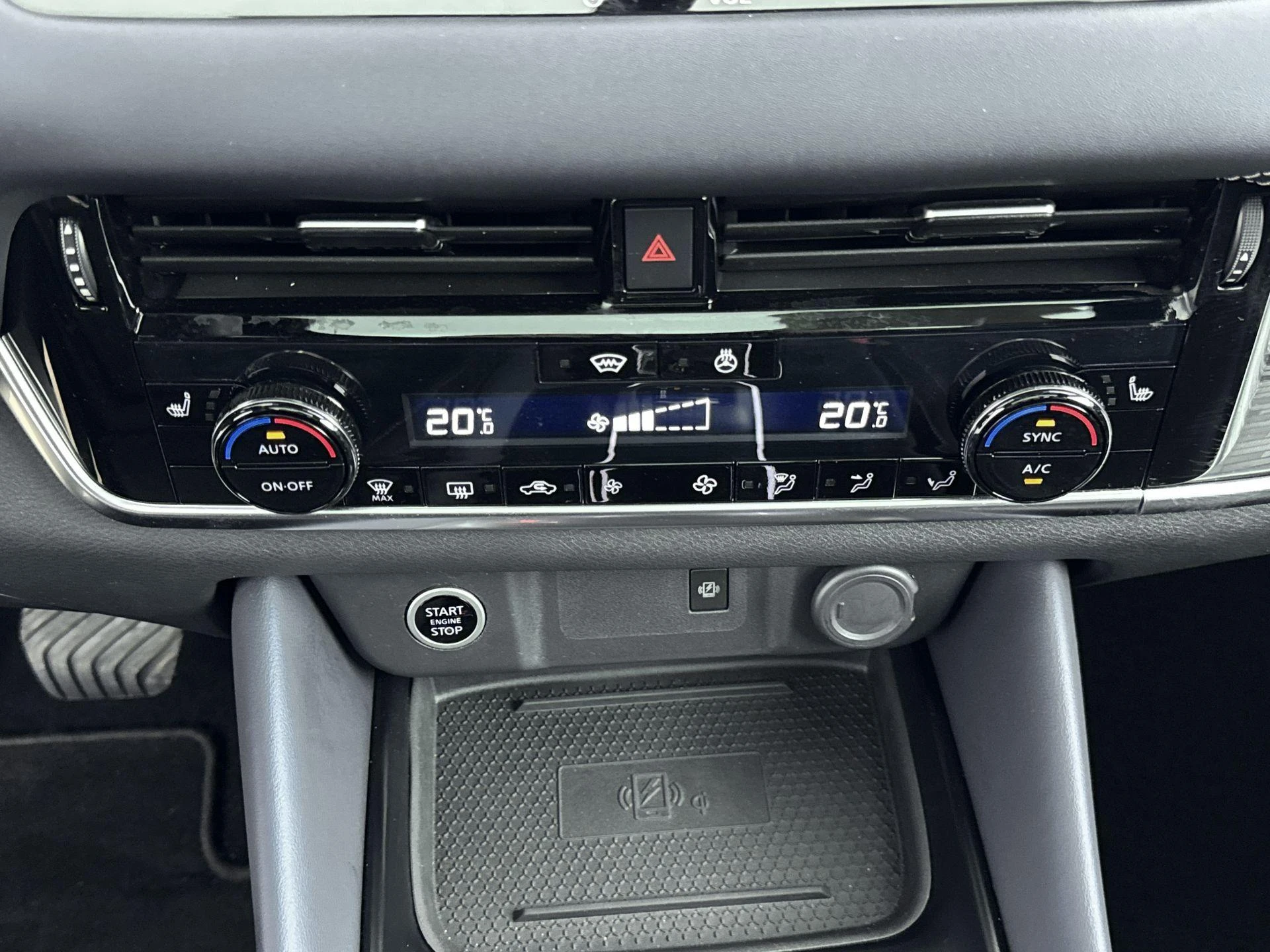 Nissan-QASHQAI-image-24